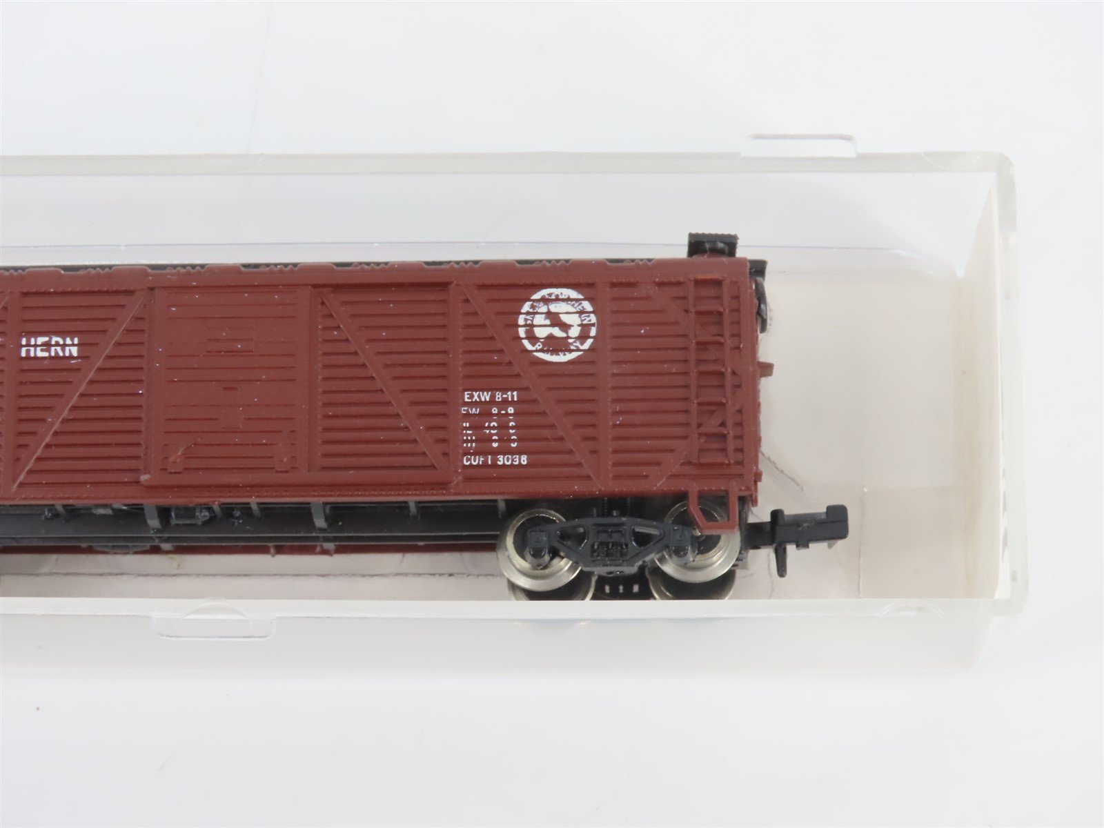 LOT of 4 N Scale Life-Like UP/GN/Shell Caboose, Tankcar, and Boxcars
