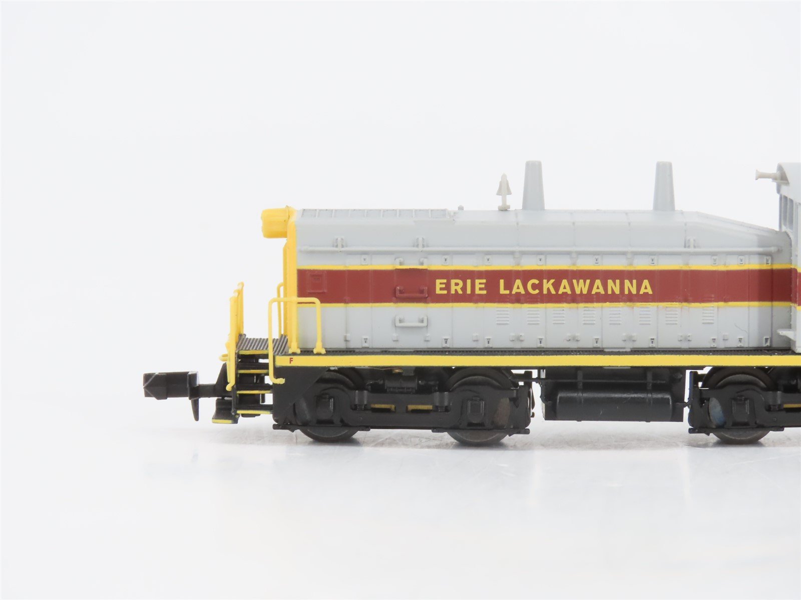 N Scale Life-Like 7886 EL Erie Lackawanna SW9/1200 Diesel Locomotive #437