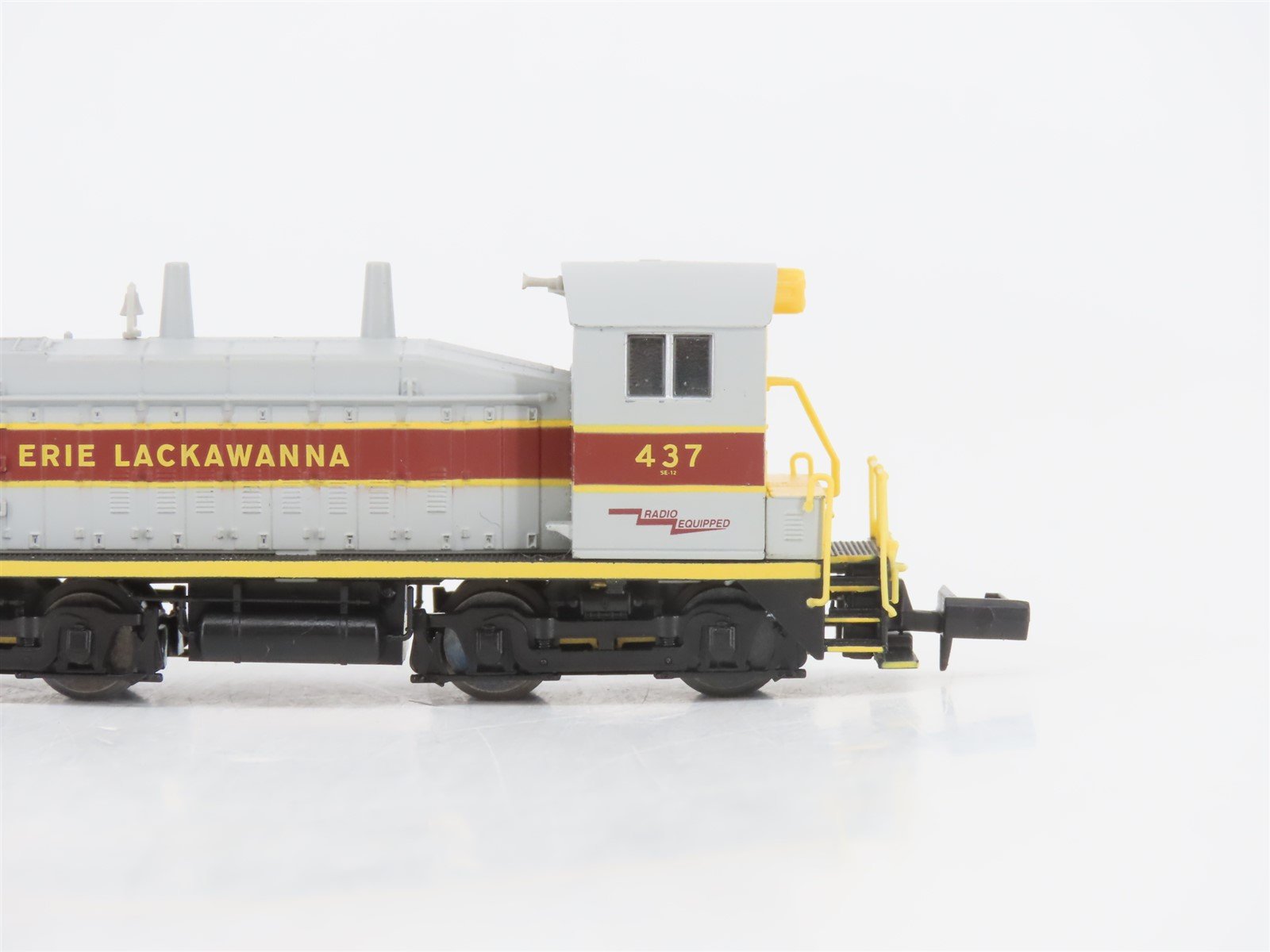 N Scale Life-Like 7886 EL Erie Lackawanna SW9/1200 Diesel Locomotive #437