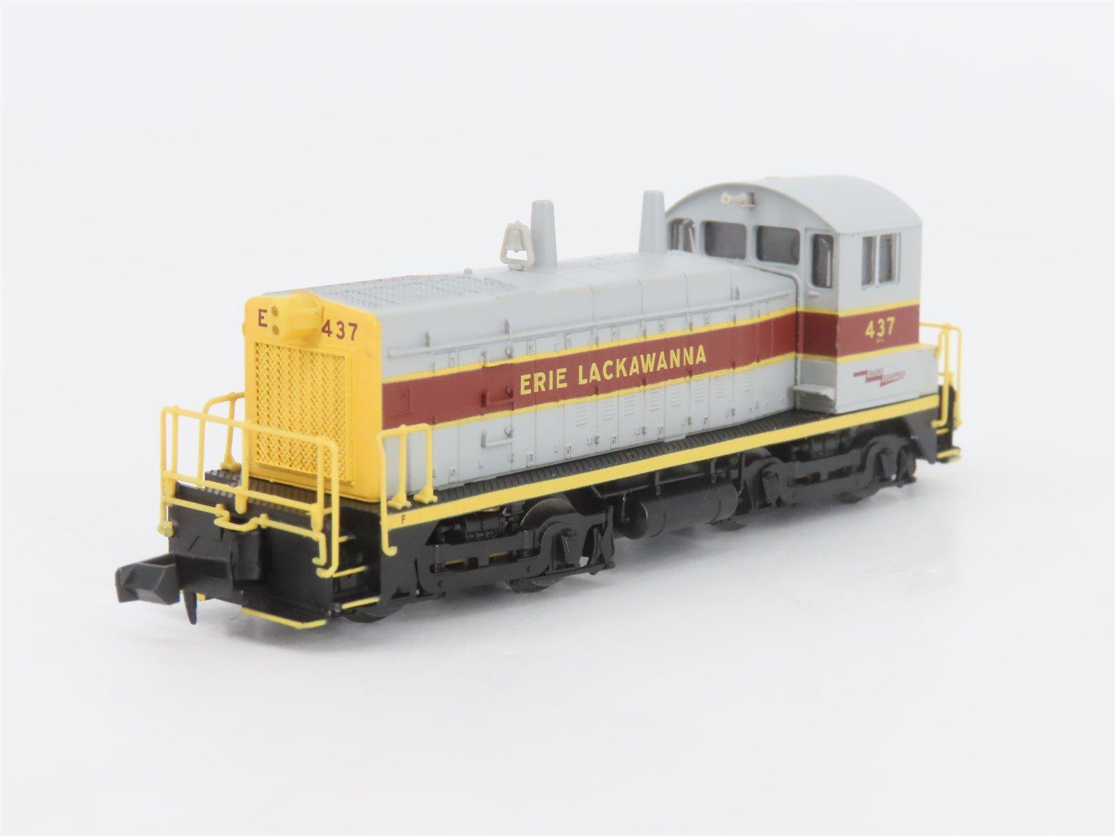N Scale Life-Like 7886 EL Erie Lackawanna SW9/1200 Diesel Locomotive #437