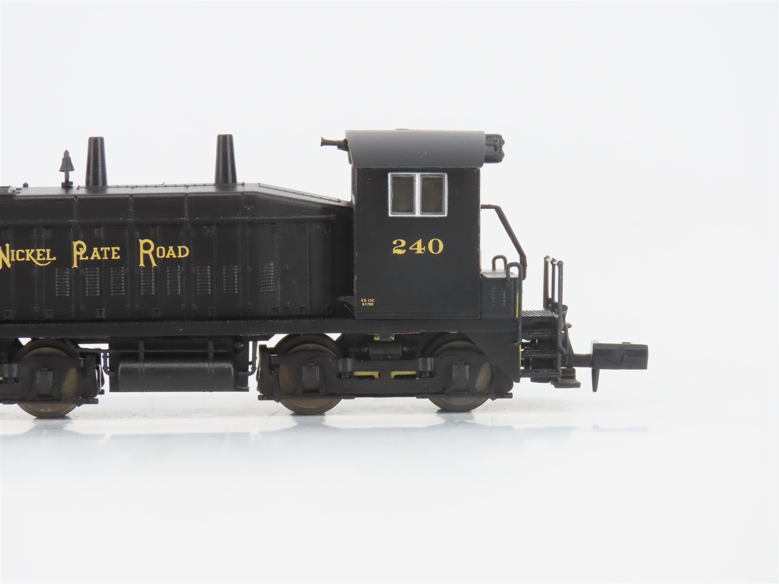 N Scale Life-Like 7514 NKP Nickel Plate Road SW9/1200 Diesel Locomotive #240
