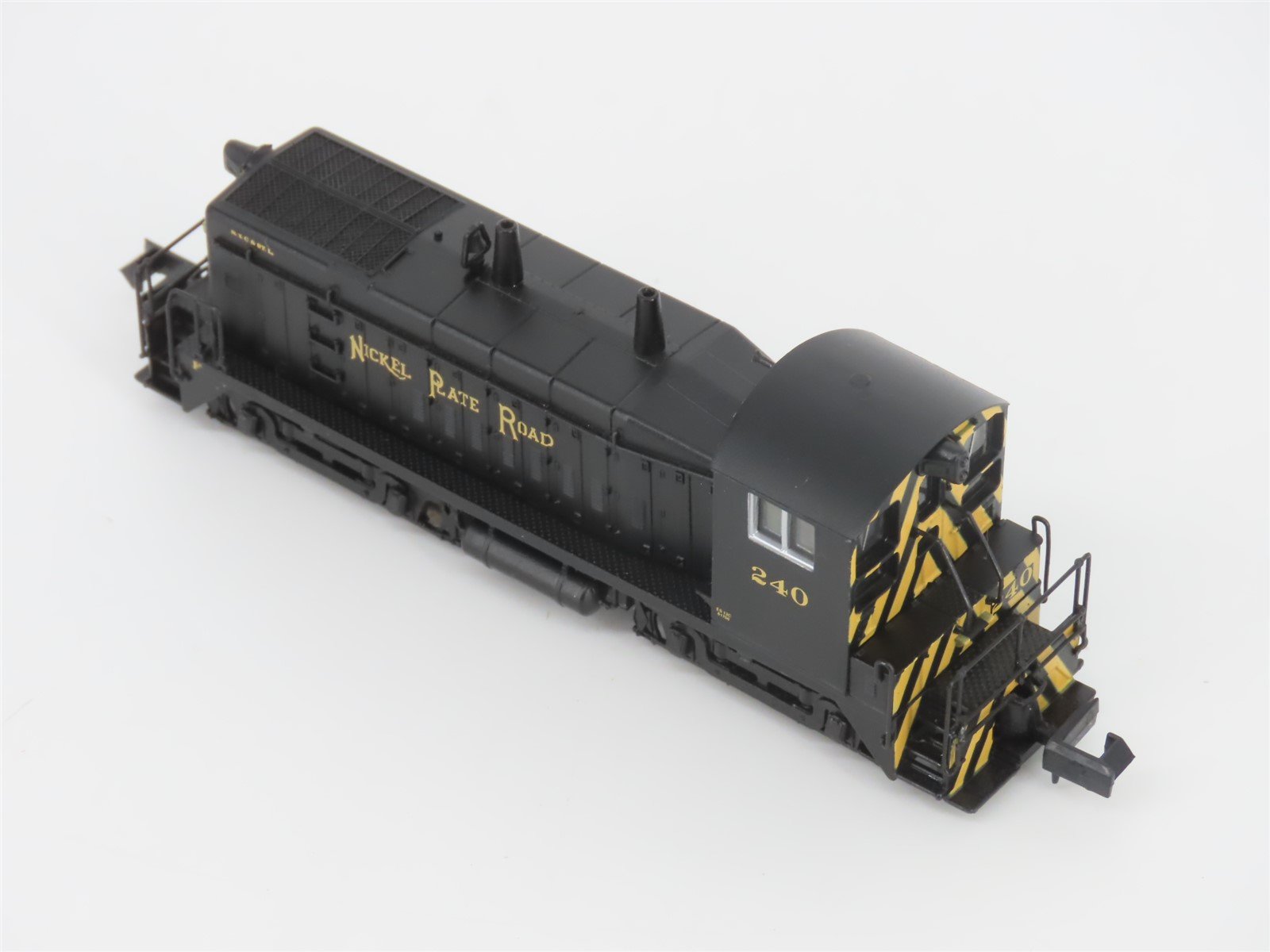 N Scale Life-Like 7514 NKP Nickel Plate Road SW9/1200 Diesel Locomotive #240