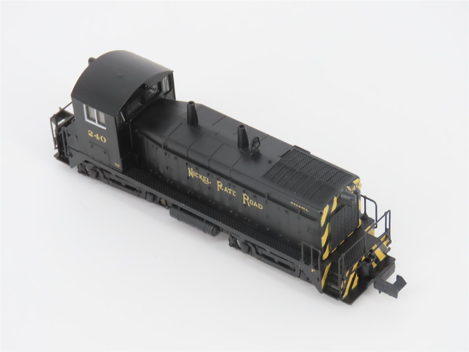 N Scale Life-Like 7514 NKP Nickel Plate Road SW9/1200 Diesel Locomotive #240