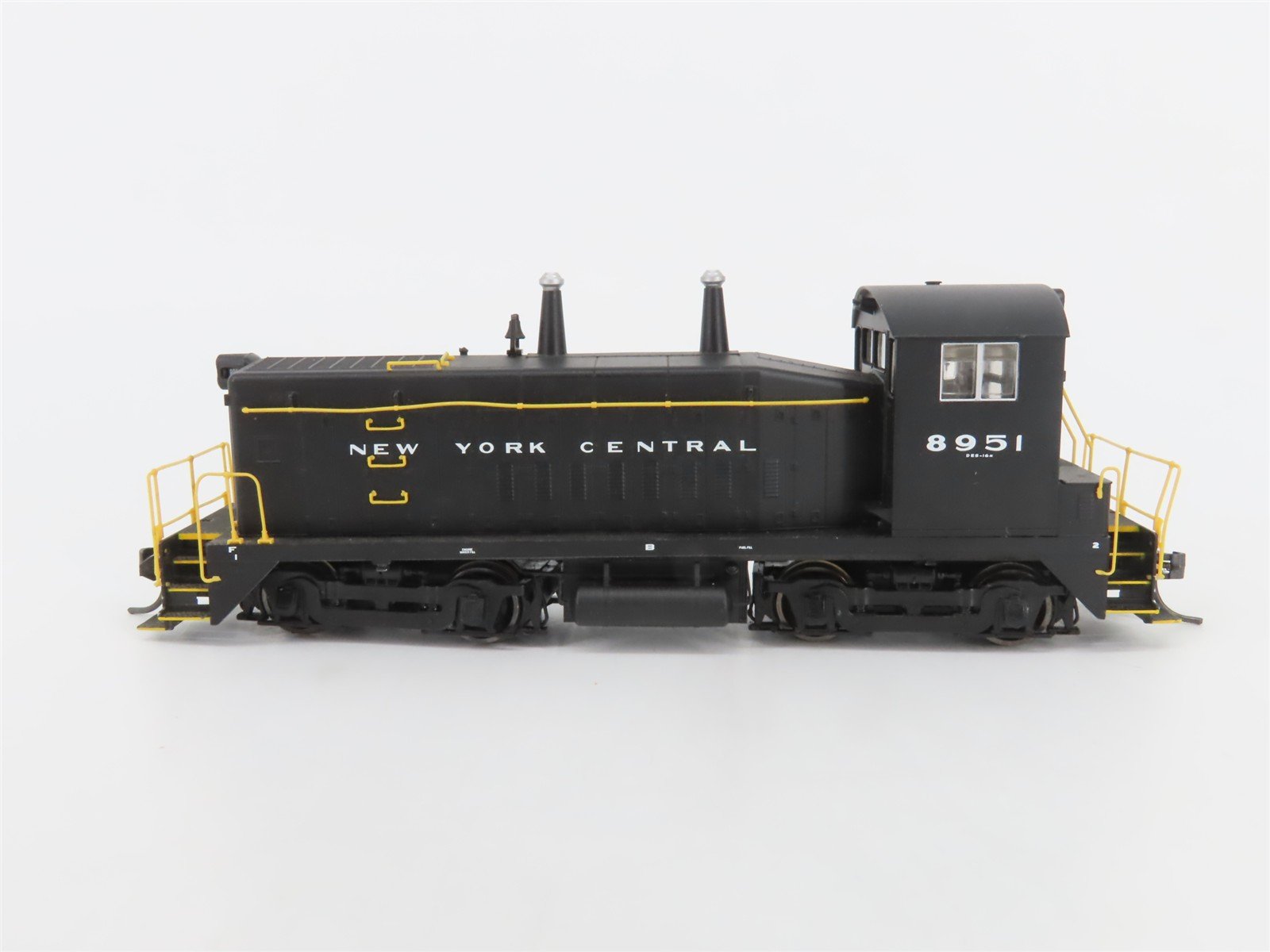 HO Scale Proto 2000 NYC New York Central EMD SW9 Diesel Switcher #8951 w/ DCC
