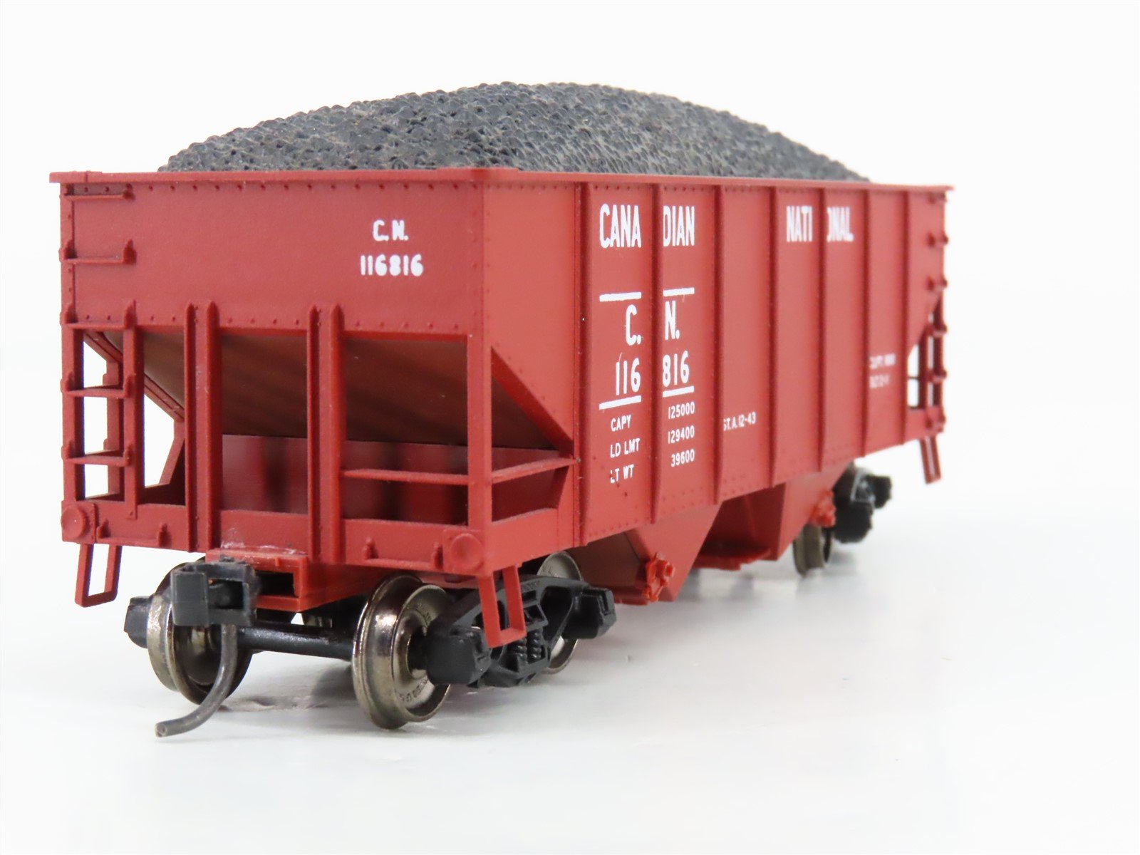 HO Scale Accurail 2511 CN Canadian National 2-Bay Hopper #116816 w/ Load - BUILT