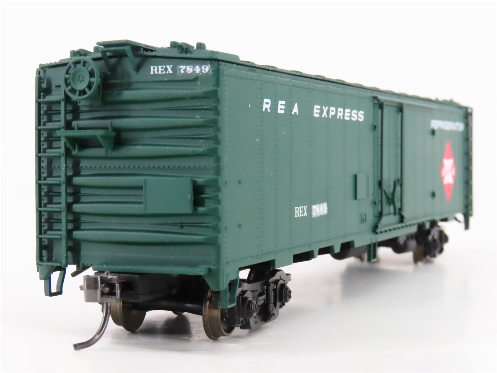 HO Walthers 932-6242 REX REA Railway Express Agency 50' Reefer #7849 - CUSTOM