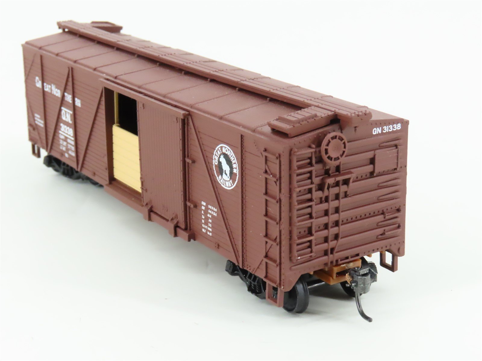 HO Walthers 932-2122 GN Great Northern 40' Wood Box Car w/ Grain Doors #31338