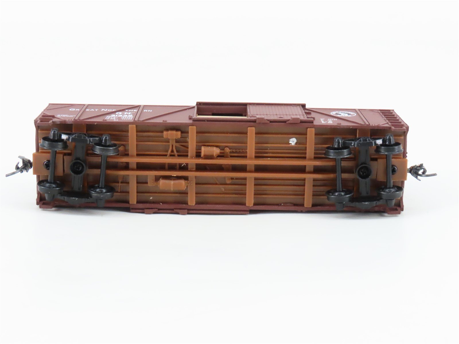 HO Walthers 932-2122 GN Great Northern 40' Wood Box Car w/ Grain Doors #31338