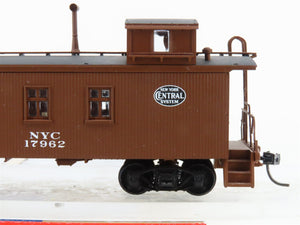 HO Scale Walthers 932-7566 NYC New York Central 30' 4-Window Caboose #17962