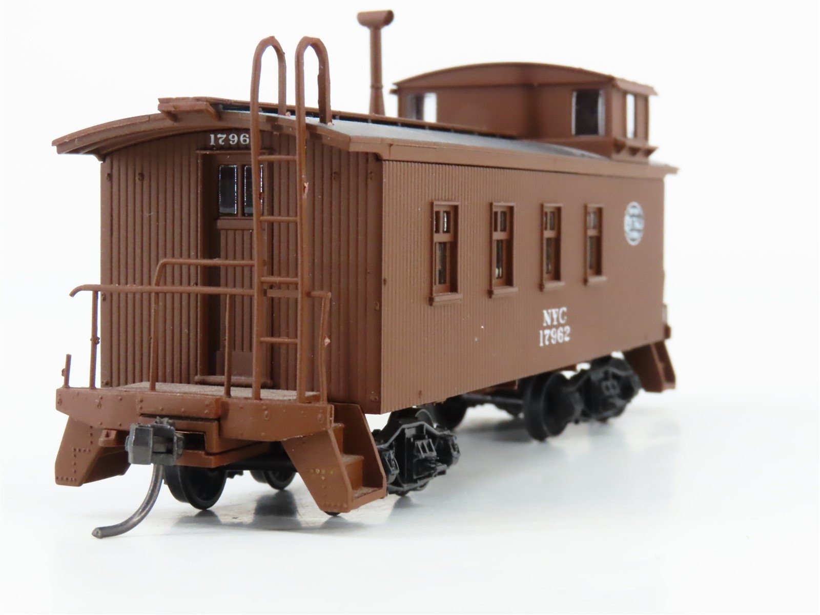 HO Scale Walthers 932-7566 NYC New York Central 30' 4-Window Caboose #17962