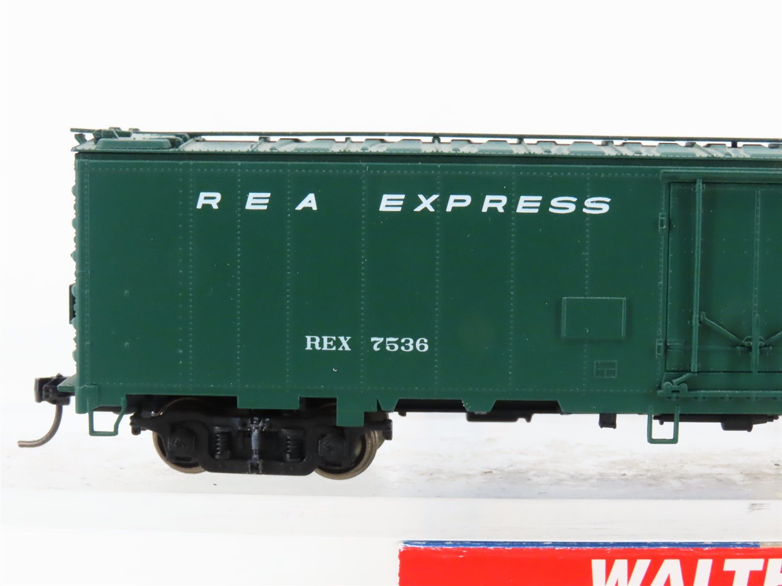 HO Scale Walthers 932-6242 REX REA Railway Express Agency 50' Reefer #7536