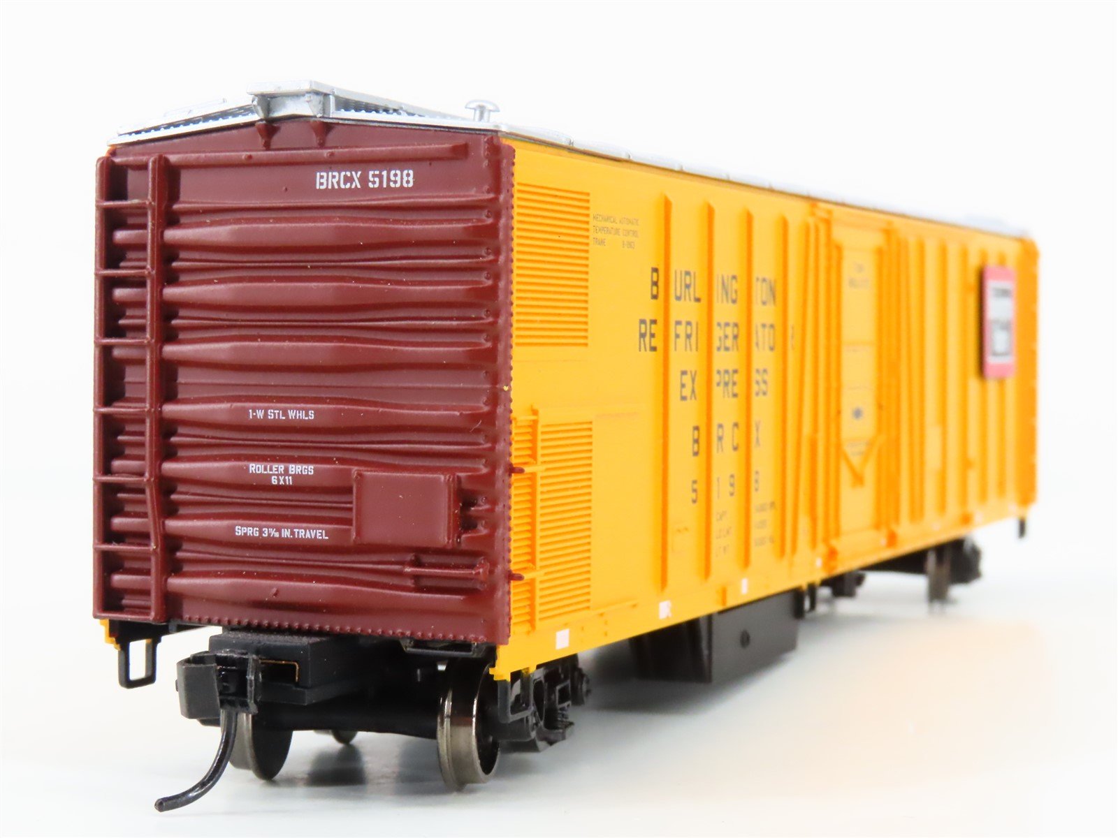 HO Scale Walthers Mainline 910-3756 BRCX Burlington Route 50' Mech. Reefer #5198