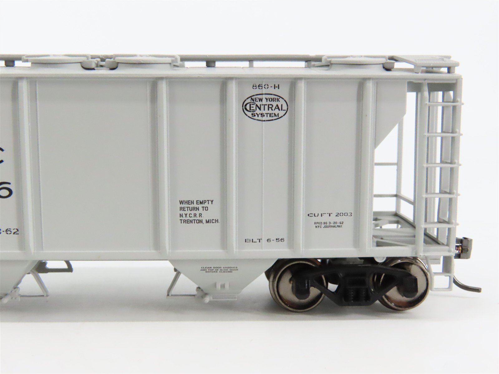 HO Scale Atlas NYC New York Central 2-Bay Covered Hopper #883156