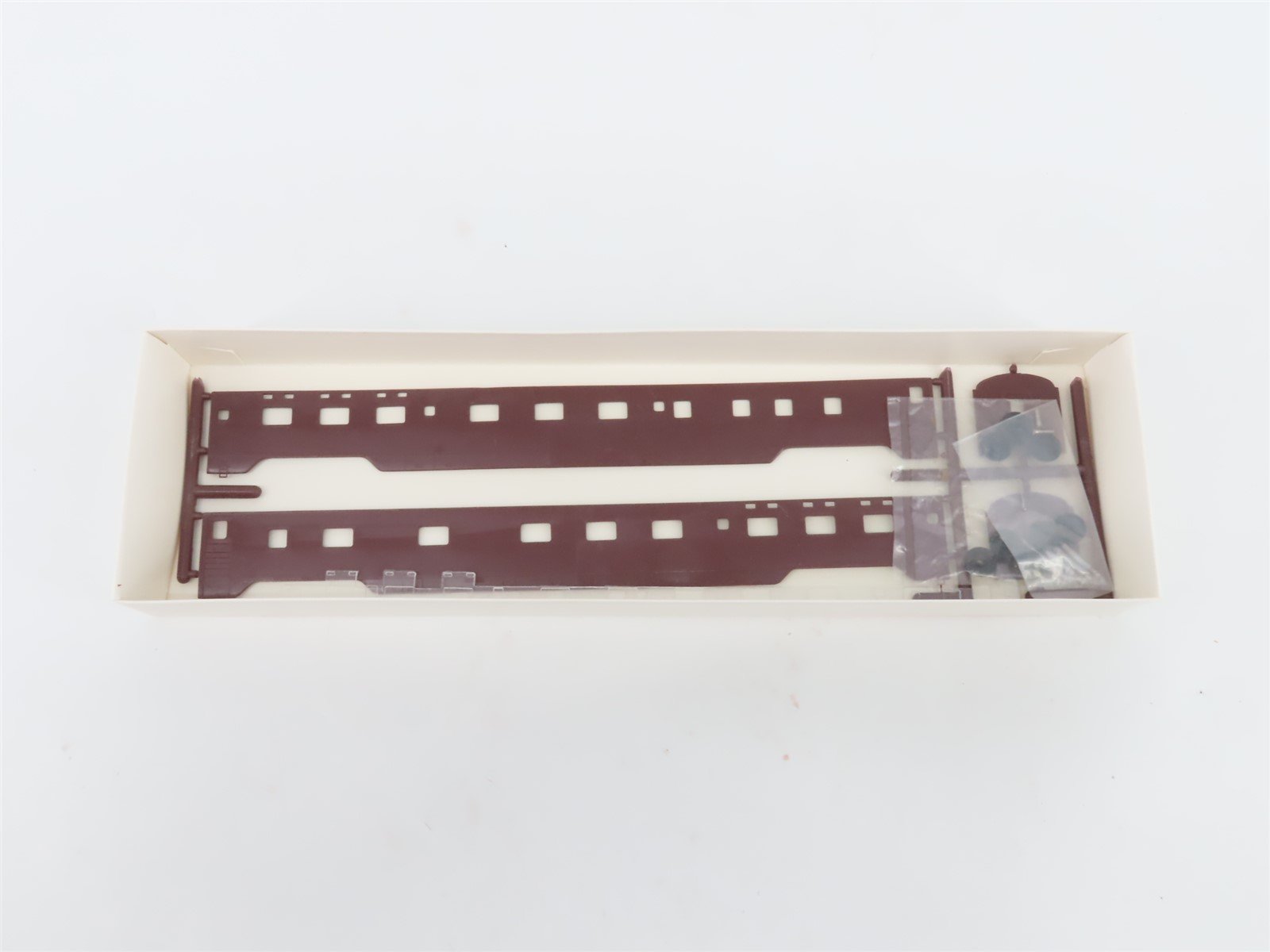 HO Scale Eastern Car Works Kit #1205 Undecorated Sleeper 6-6-4 Passenger Car