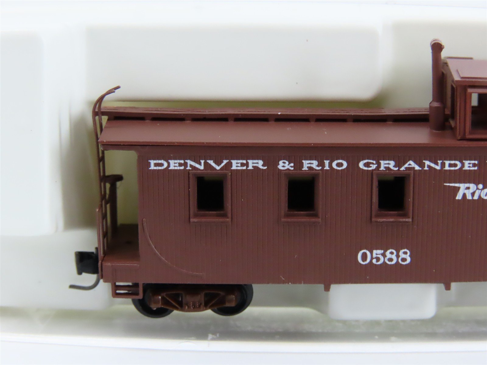Nn3 Scale Micro-Trains MTL 15701 D&RGW Rio Grande Railroad Cupola Caboose #0588