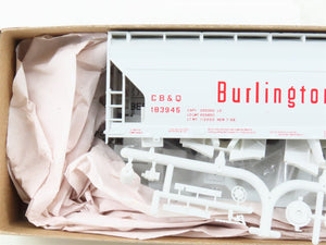 HO Scale Accurail Kit 2208 CB&Q Burlington Route 2-Bay Covered Hopper #183945