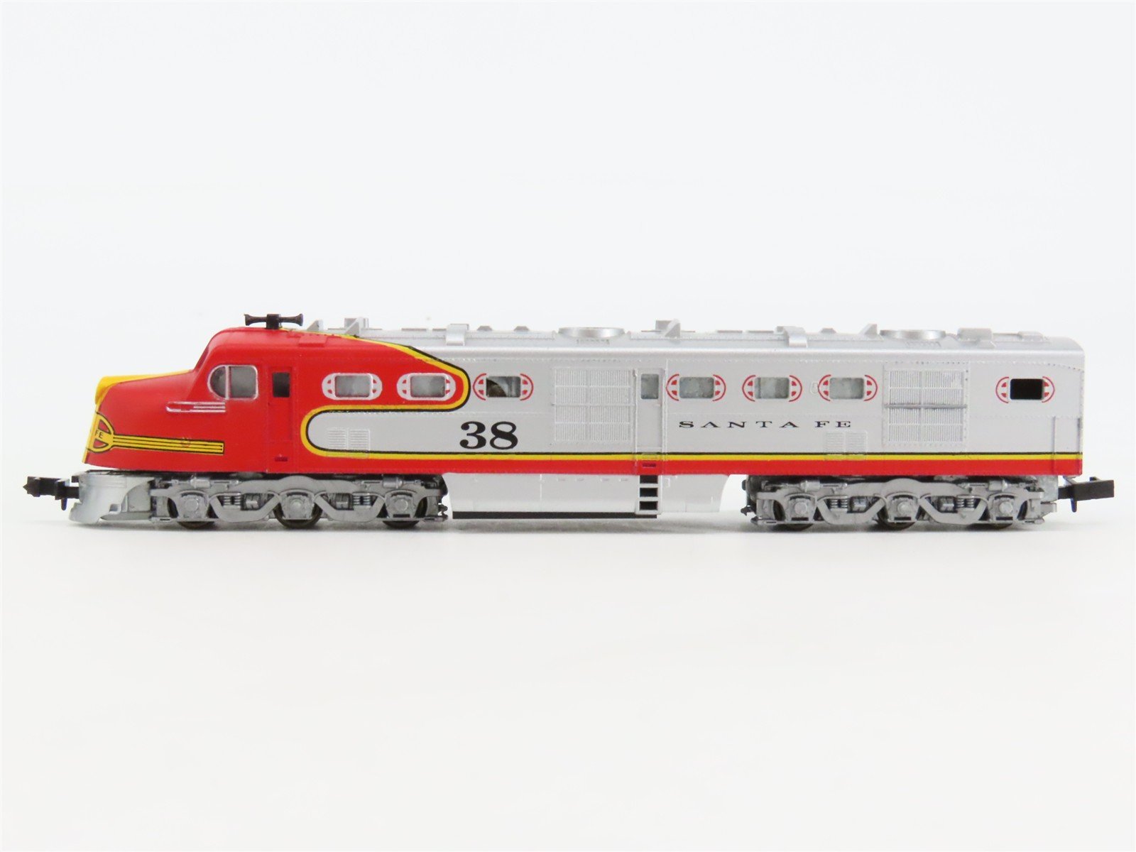 N Scale Con-Cor ATSF Santa Fe "Warbonnet" ALCO DL-109 Diesel Locomotive #38