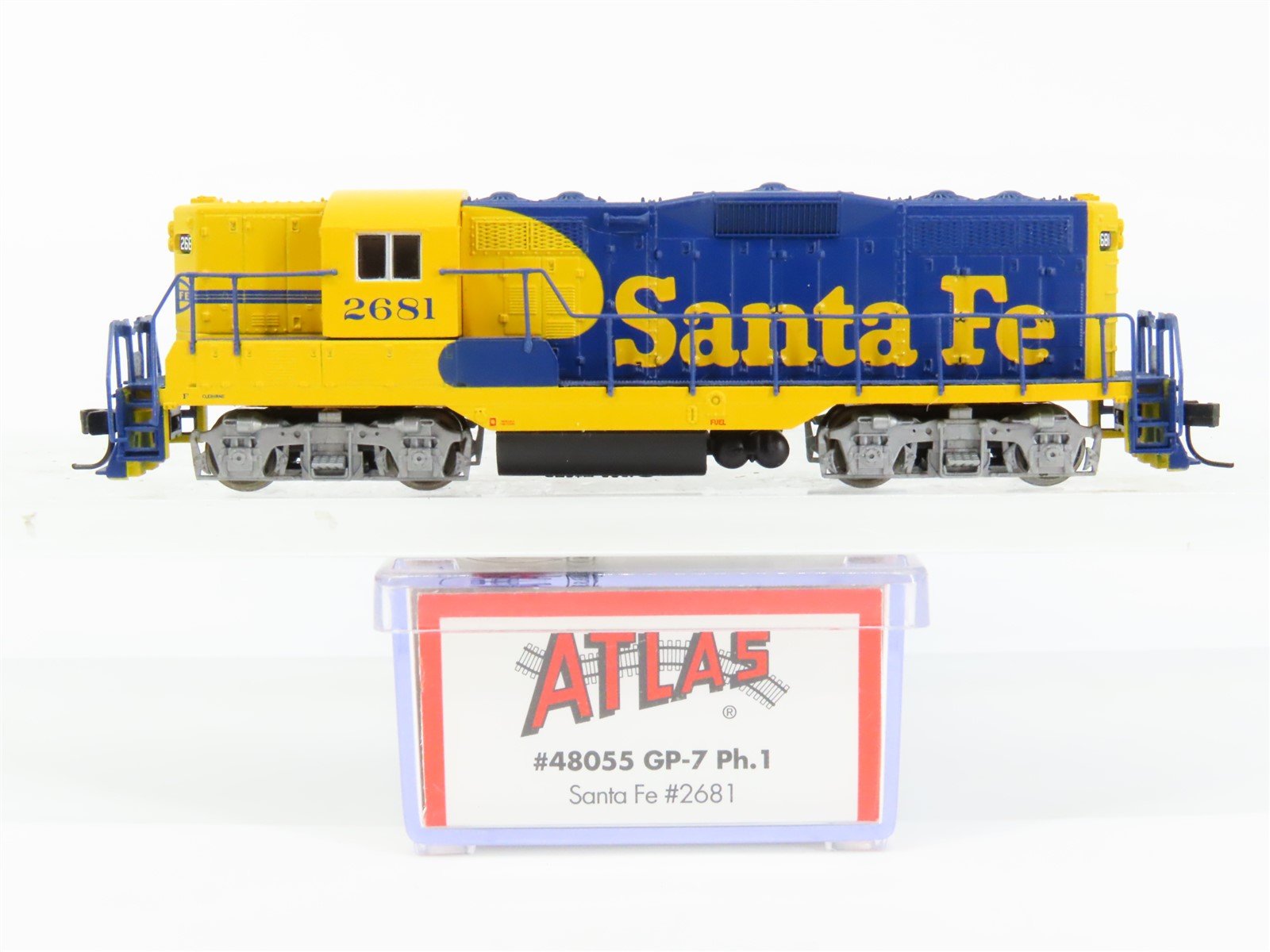 N Scale Atlas 48055 ATSF Santa Fe GP7 Ph. 1 Diesel Locomotive #2681