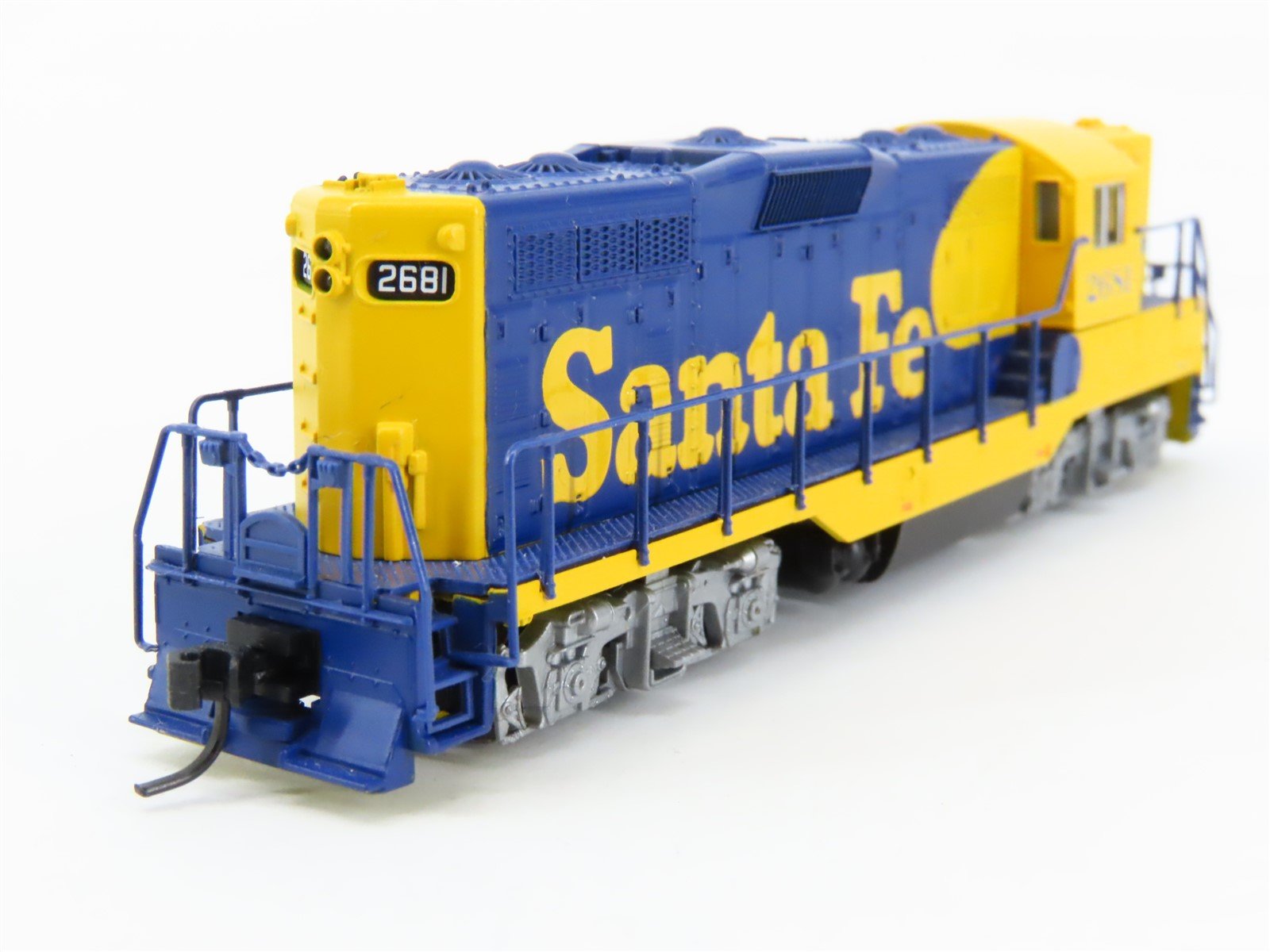 N Scale Atlas 48055 ATSF Santa Fe GP7 Ph. 1 Diesel Locomotive #2681