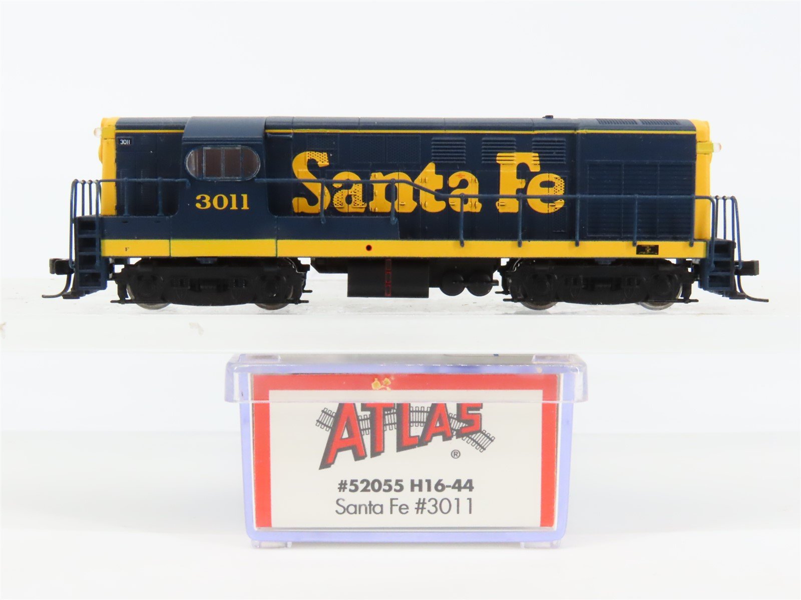 N Scale Atlas 52055 ATSF Santa Fe H16-44 Diesel Locomotive #3011