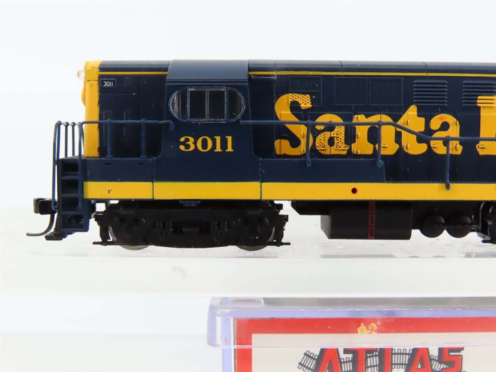 N Scale Atlas 52055 ATSF Santa Fe H16-44 Diesel Locomotive #3011