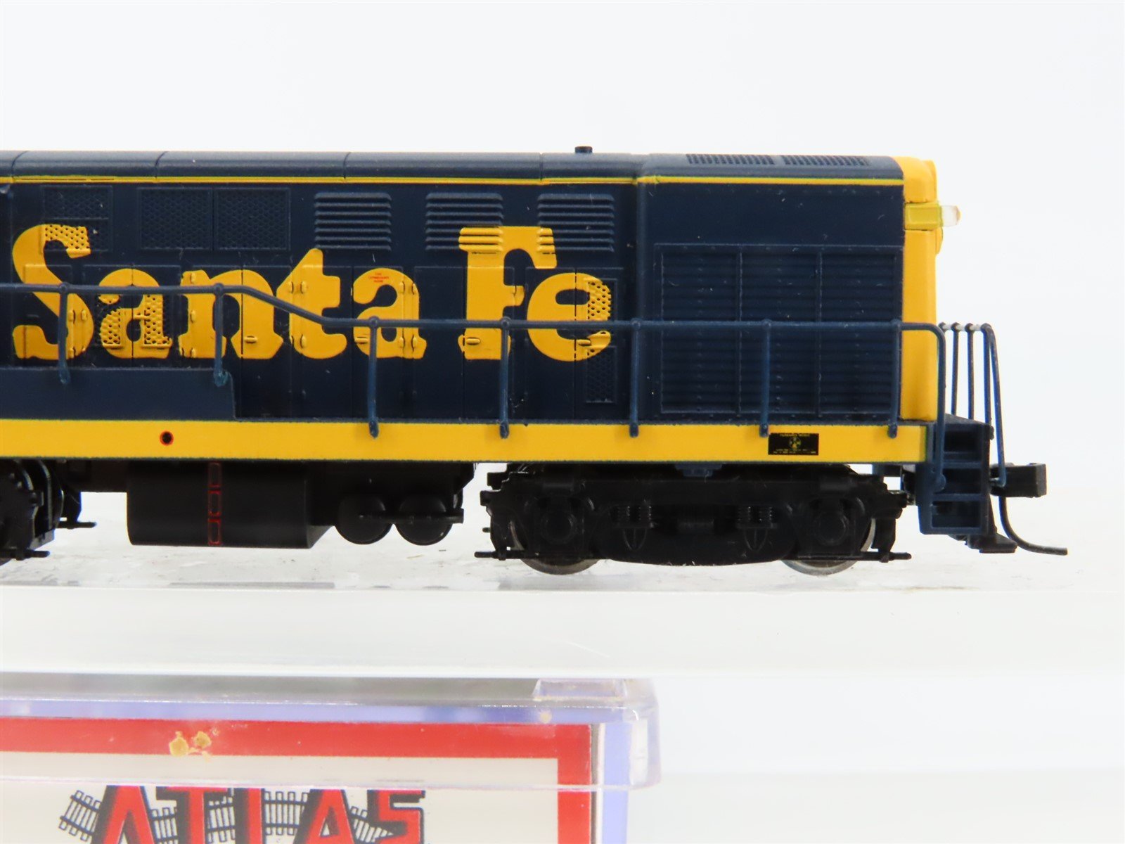 N Scale Atlas 52055 ATSF Santa Fe H16-44 Diesel Locomotive #3011