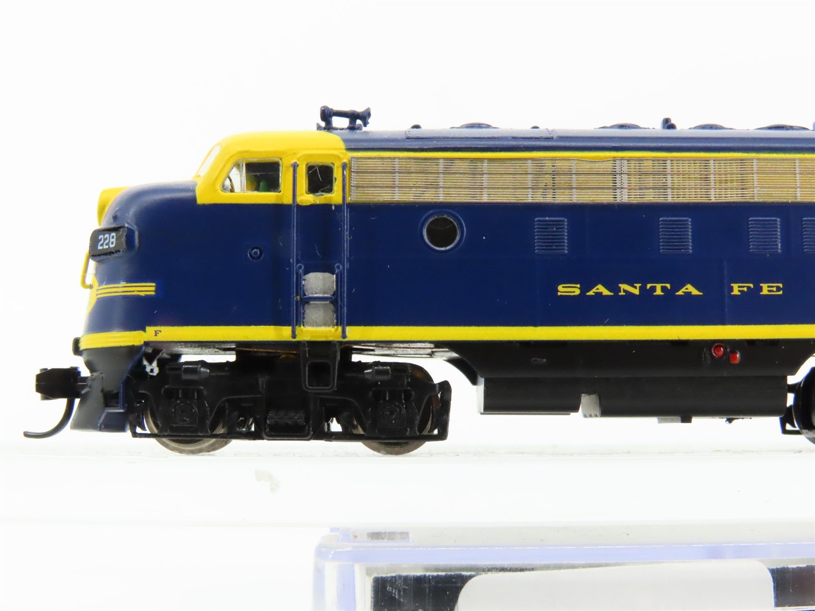 N Scale Intermountain 69217-01 ATSF Santa Fe F7A Diesel Locomotive #228