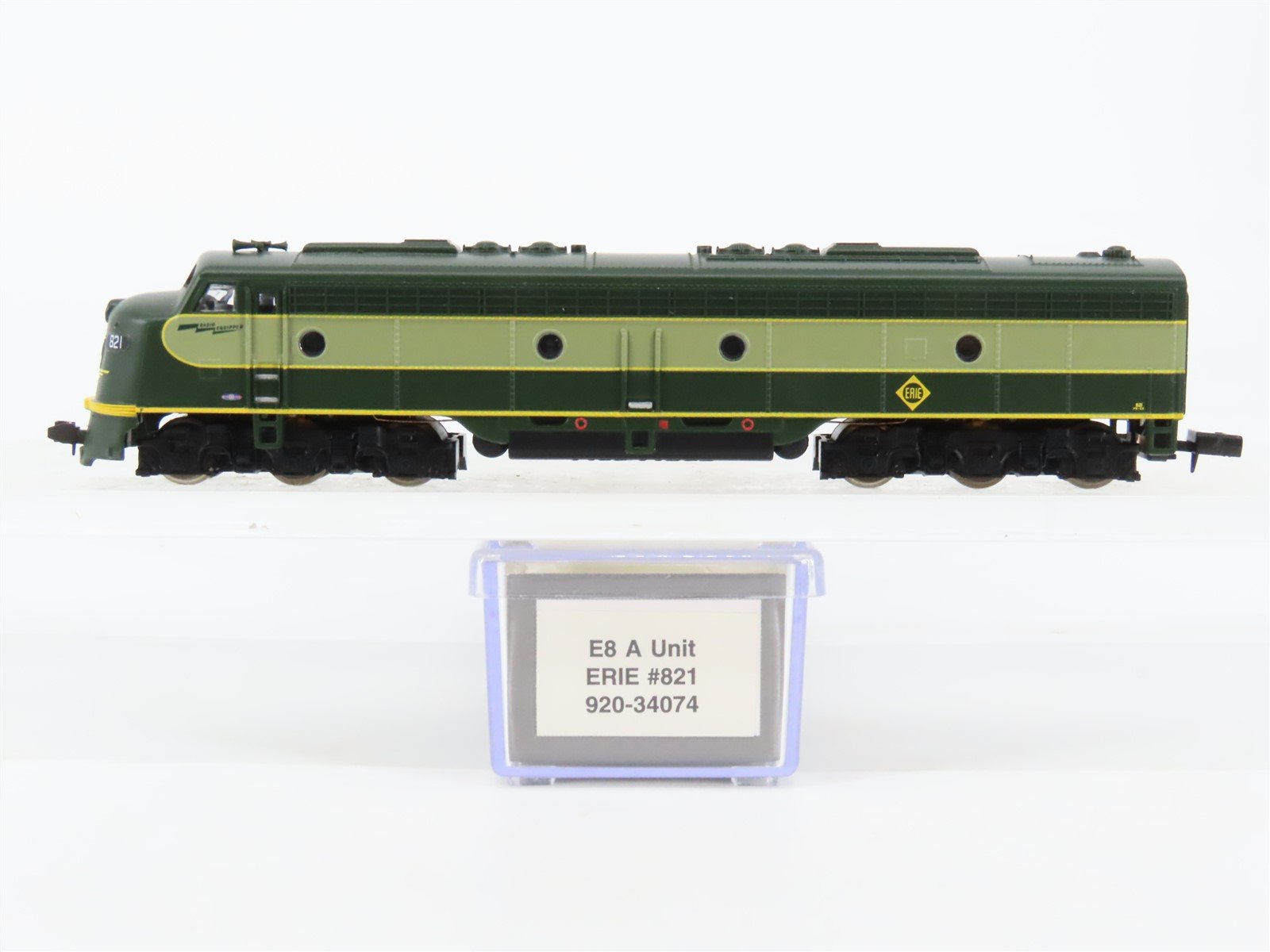 N Scale Life-Like 920-34074 ERIE Railroad EMD E8A Diesel Locomotive #821