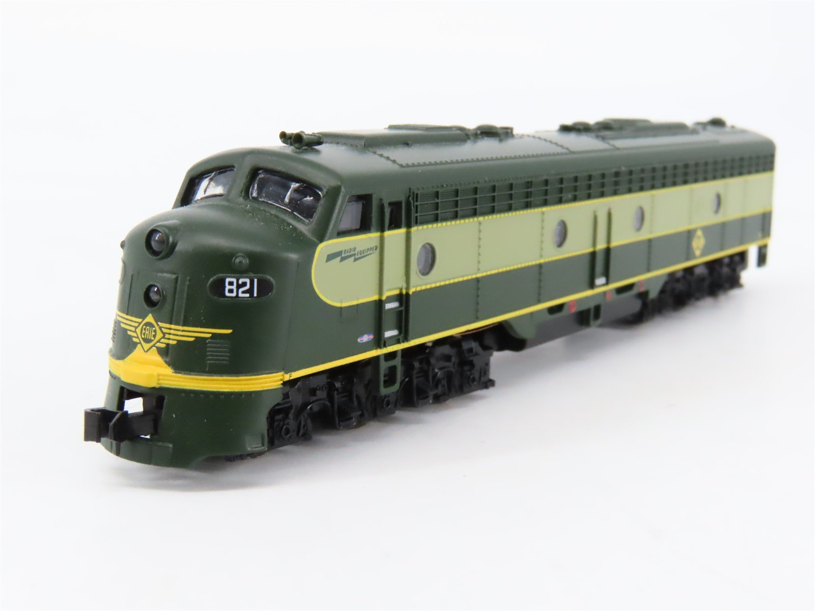 N Scale Life-Like 920-34074 ERIE Railroad EMD E8A Diesel Locomotive #821