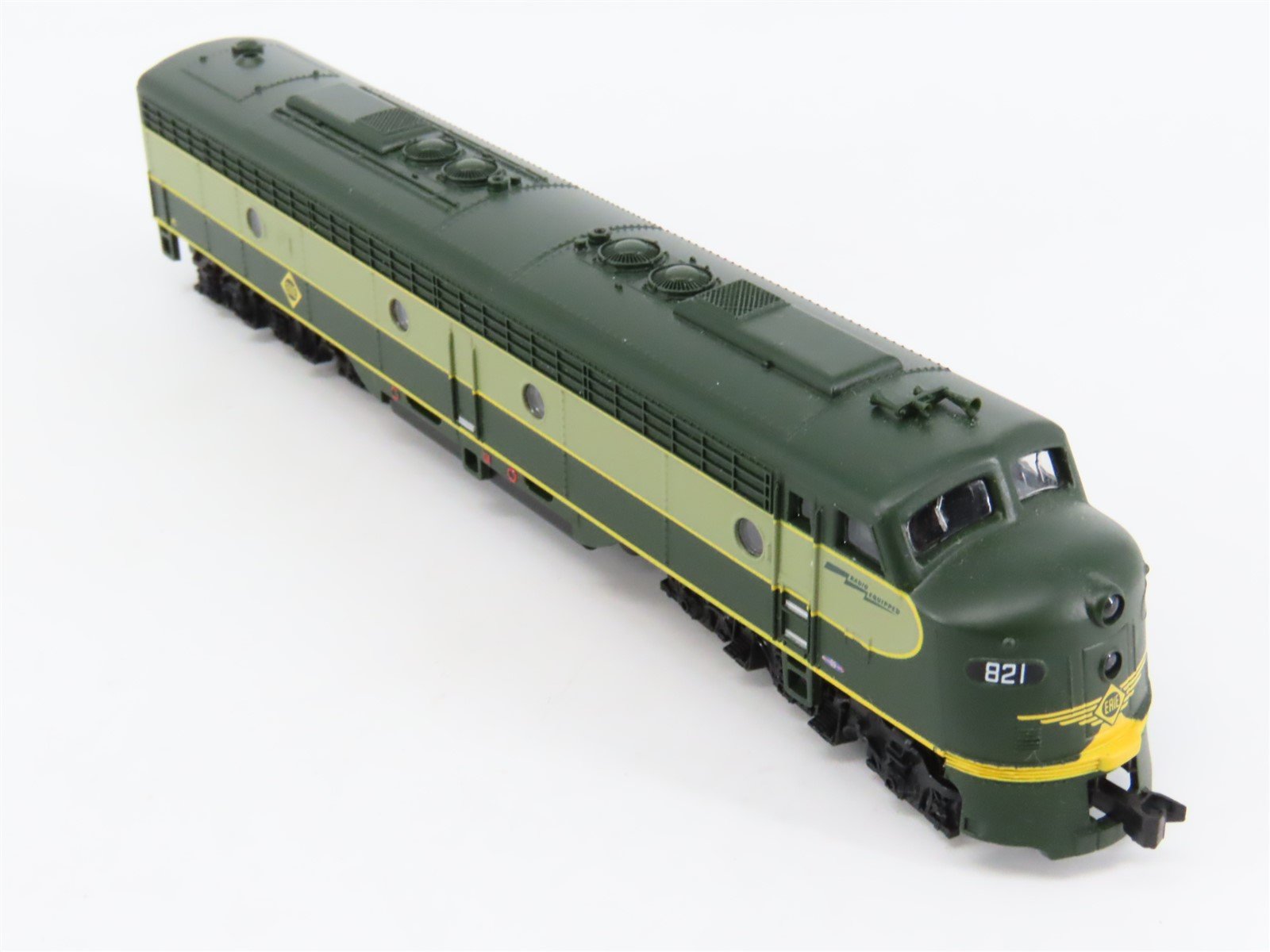 N Scale Life-Like 920-34074 ERIE Railroad EMD E8A Diesel Locomotive #821