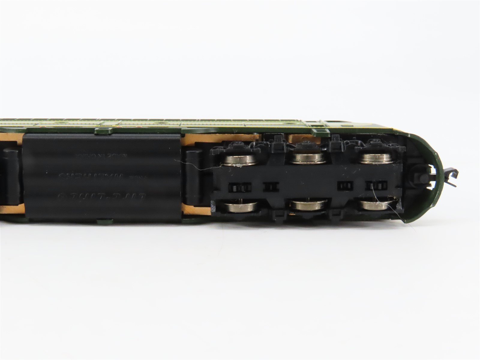 N Scale Life-Like 920-34074 ERIE Railroad EMD E8A Diesel Locomotive #821