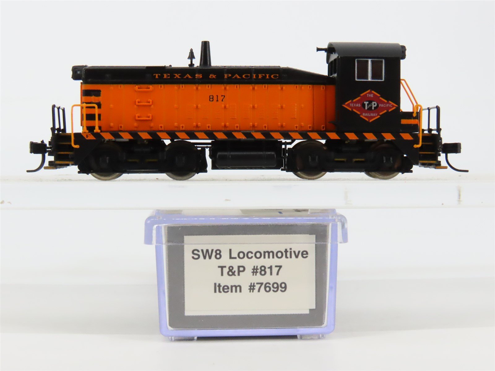 N Scale Life-Like 7699 T&P Texas & Pacific EMD SW8 Diesel Switcher #817