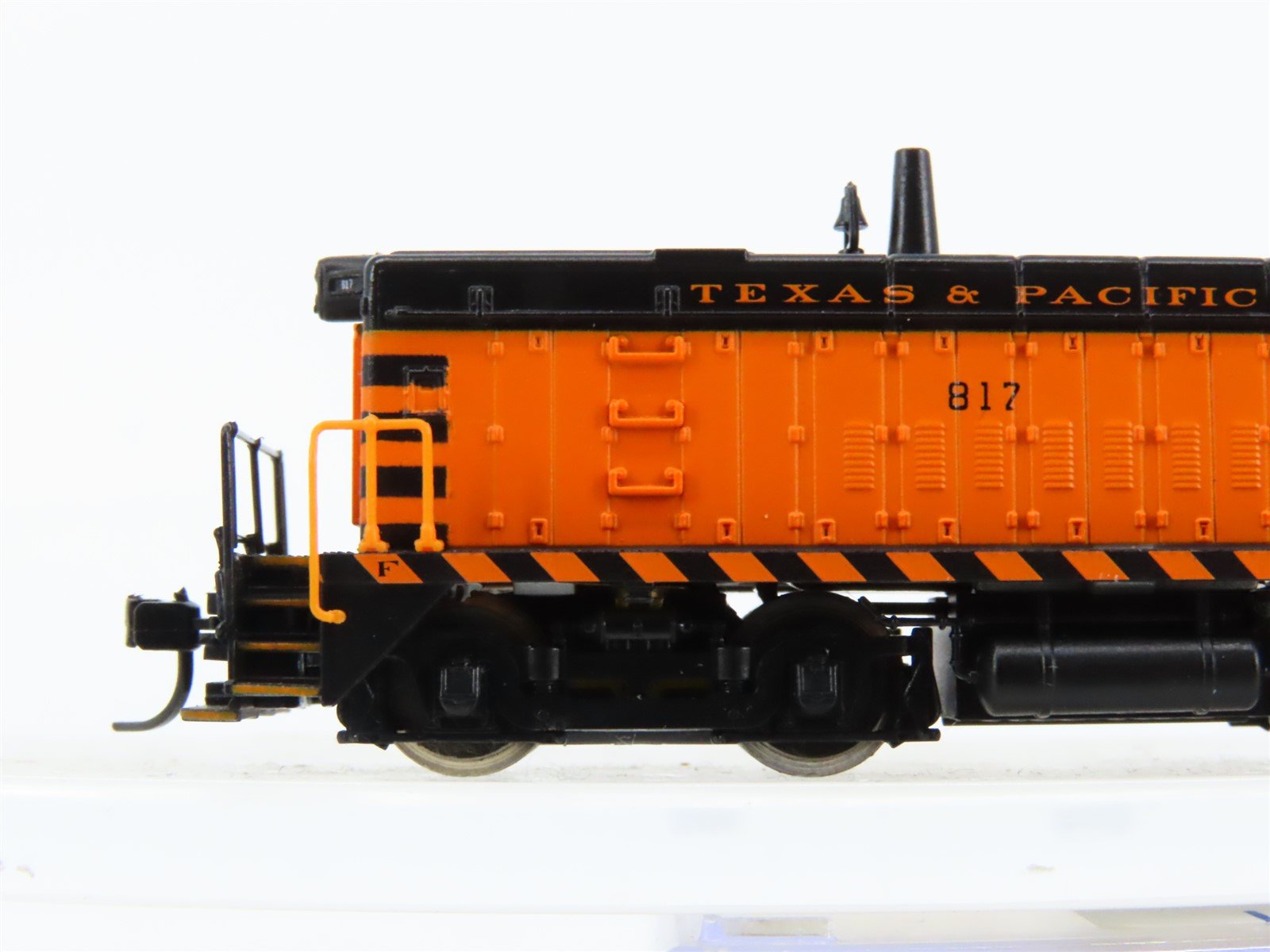 N Scale Life-Like 7699 T&P Texas & Pacific EMD SW8 Diesel Switcher #817