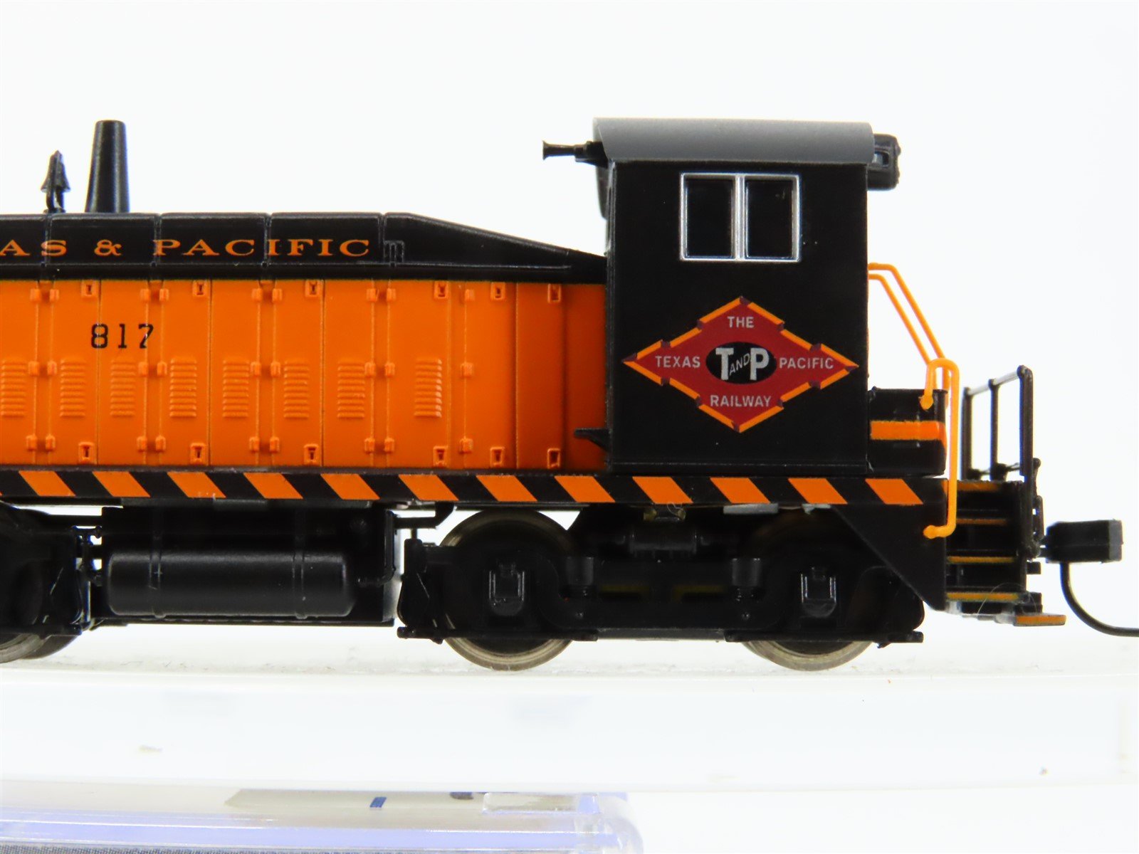 N Scale Life-Like 7699 T&P Texas & Pacific EMD SW8 Diesel Switcher #817