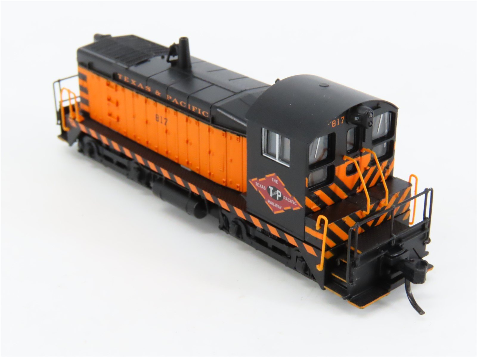 N Scale Life-Like 7699 T&P Texas & Pacific EMD SW8 Diesel Switcher #817
