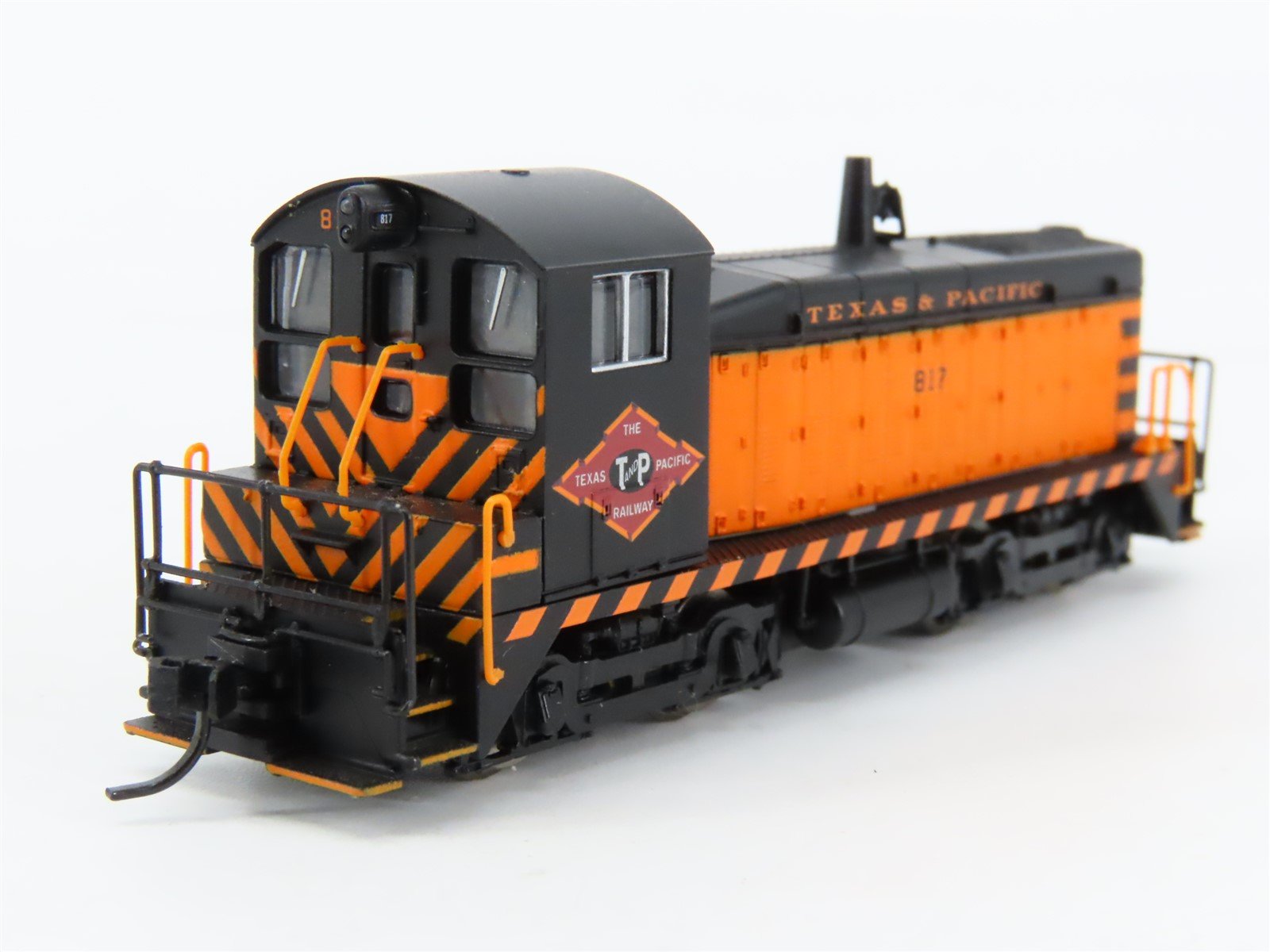 N Scale Life-Like 7699 T&P Texas & Pacific EMD SW8 Diesel Switcher #817