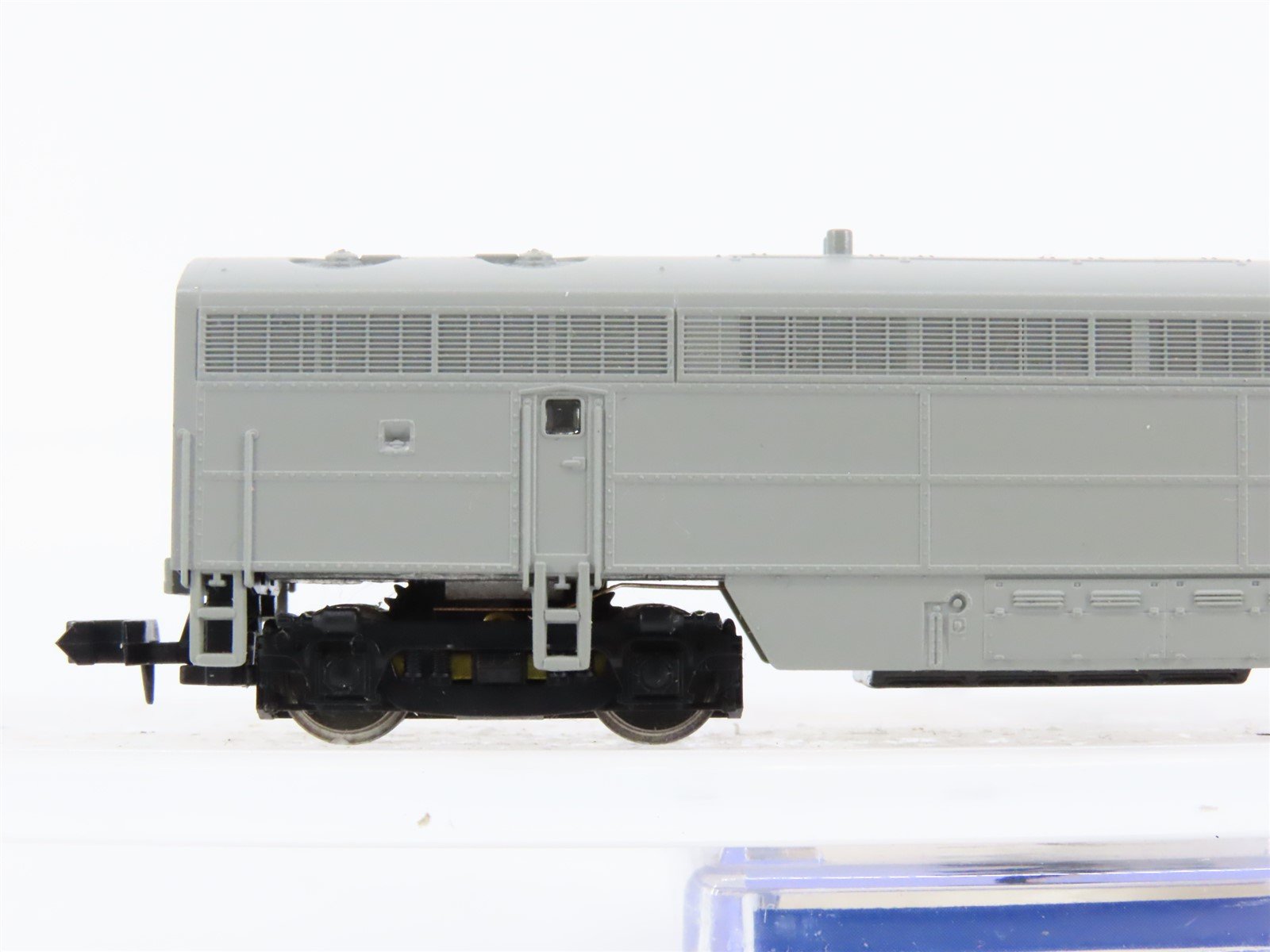 N Scale Life-Like 7229 Undecorated FM C-Liner B-Unit Diesel Locomotive