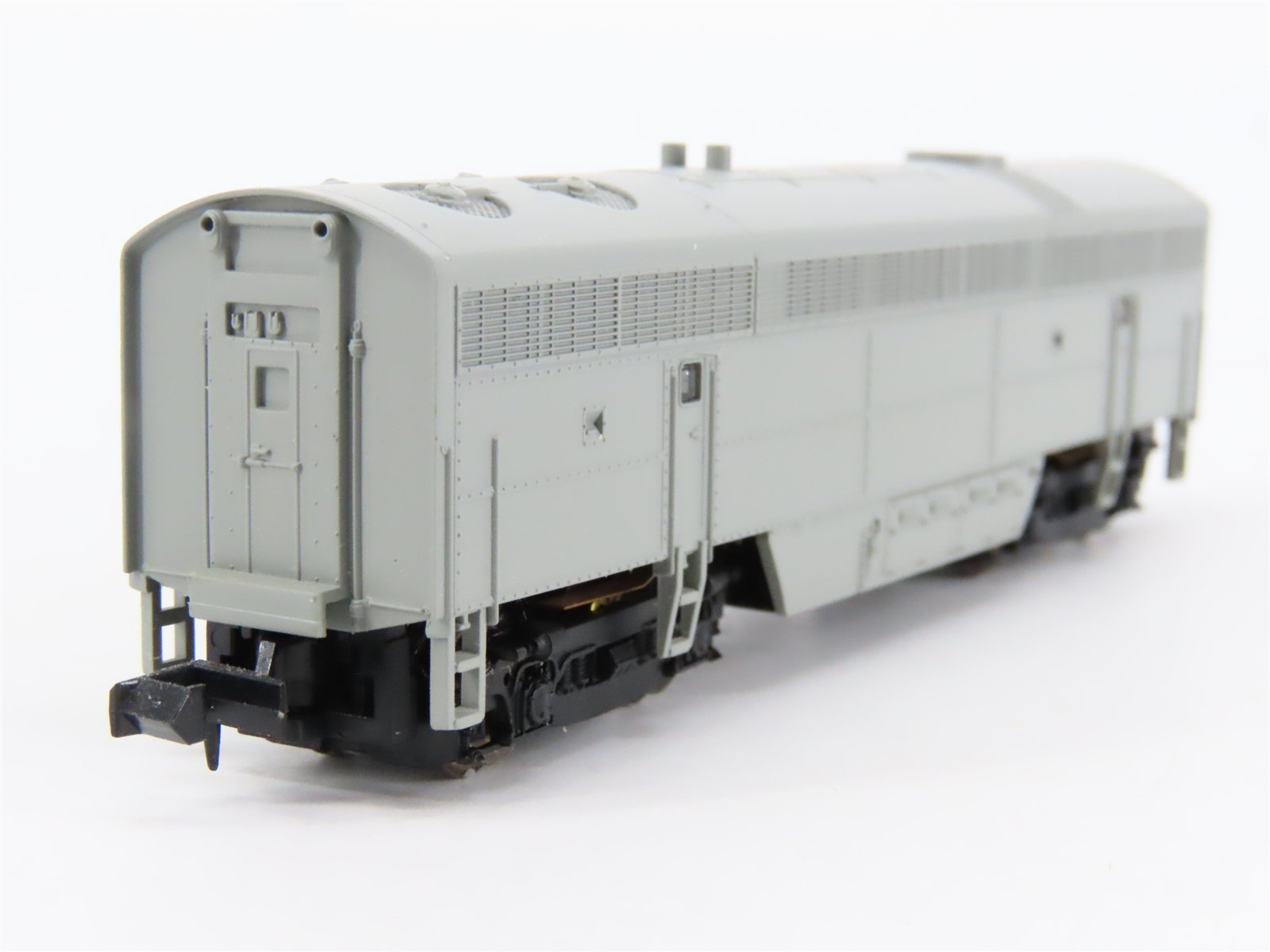 N Scale Life-Like 7229 Undecorated FM C-Liner B-Unit Diesel Locomotive