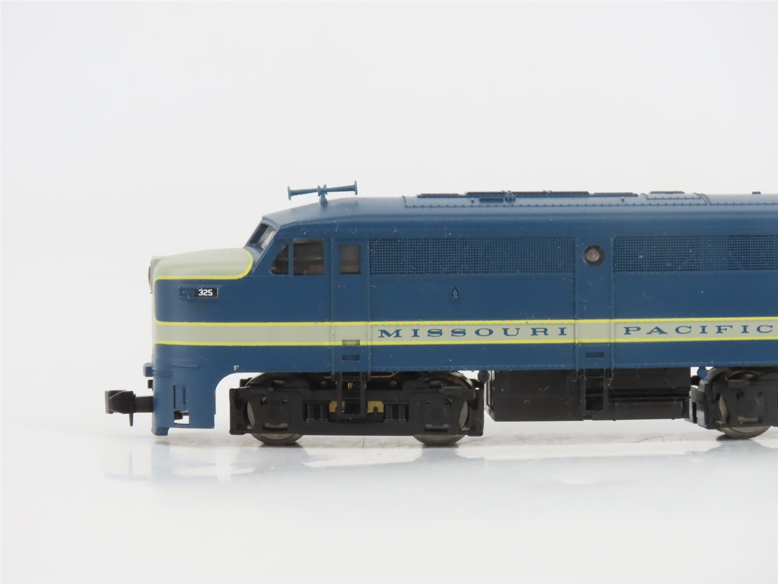 N Scale Life-Like 7422 MP Missouri Pacific ALCO FA1 Diesel Locomotive #325
