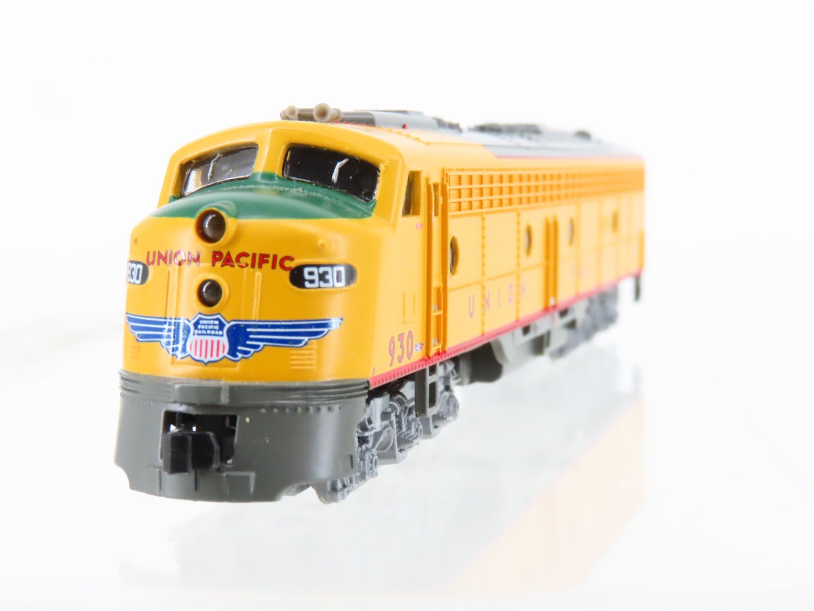N Scale Life-Like 920-34104 UP Union Pacific E8A Diesel Locomotive #930