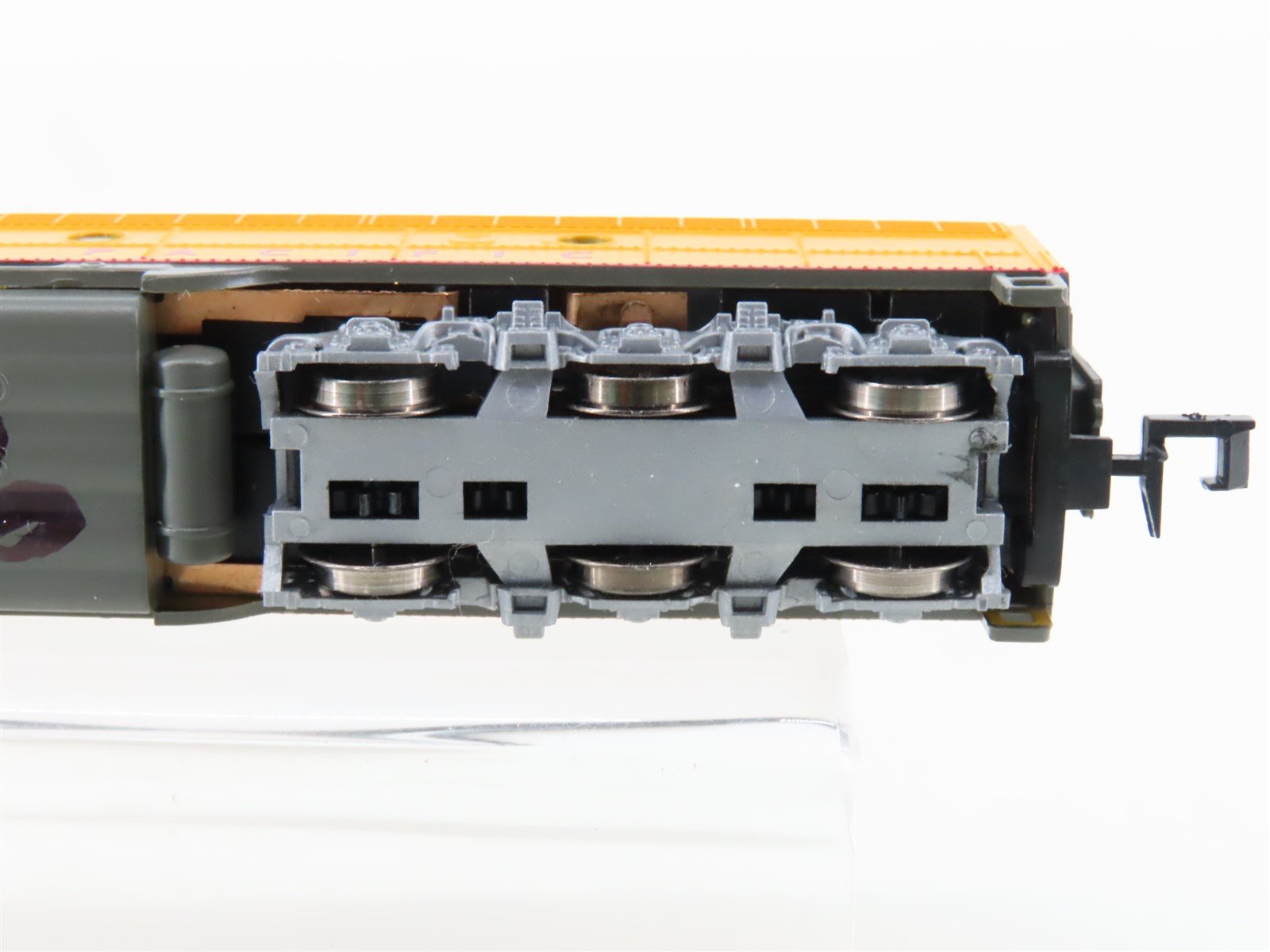 N Scale Life-Like 920-34104 UP Union Pacific E8A Diesel Locomotive #930