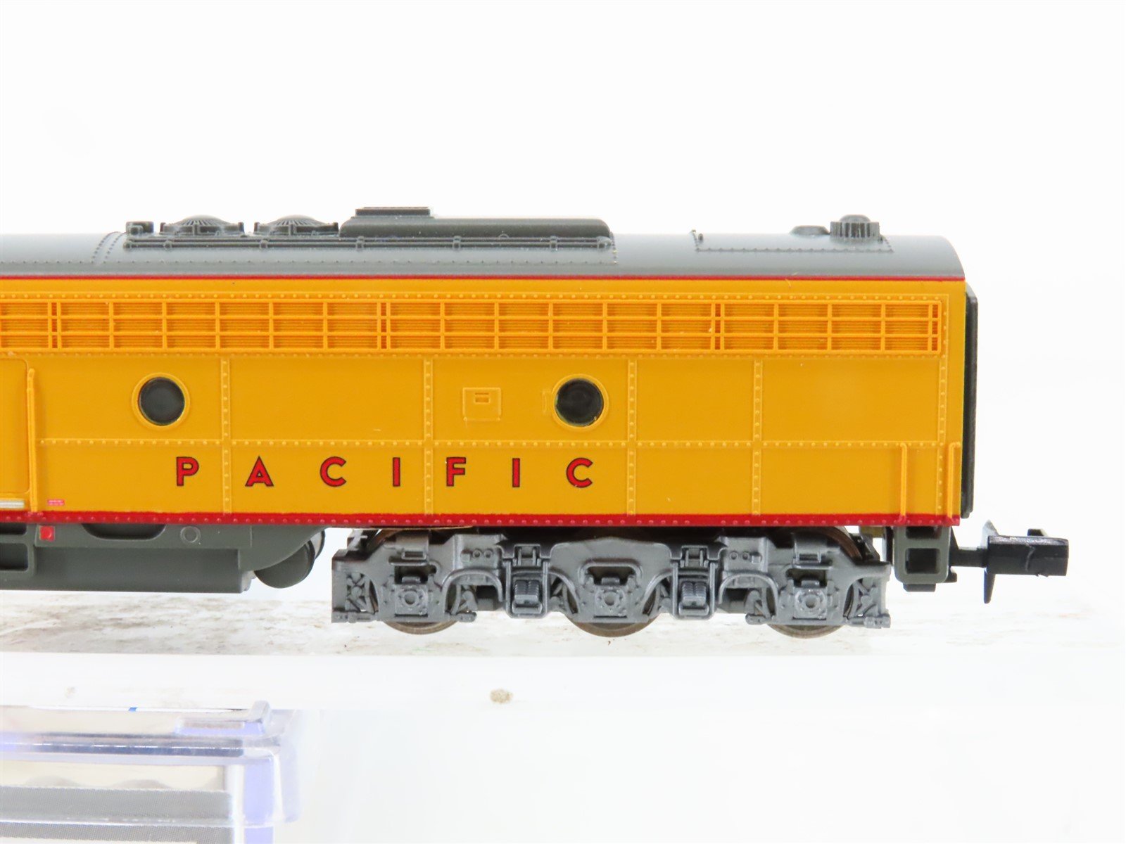 N Scale Life-Like 920-34104 UP Union Pacific E8B Diesel Locomotive #930B