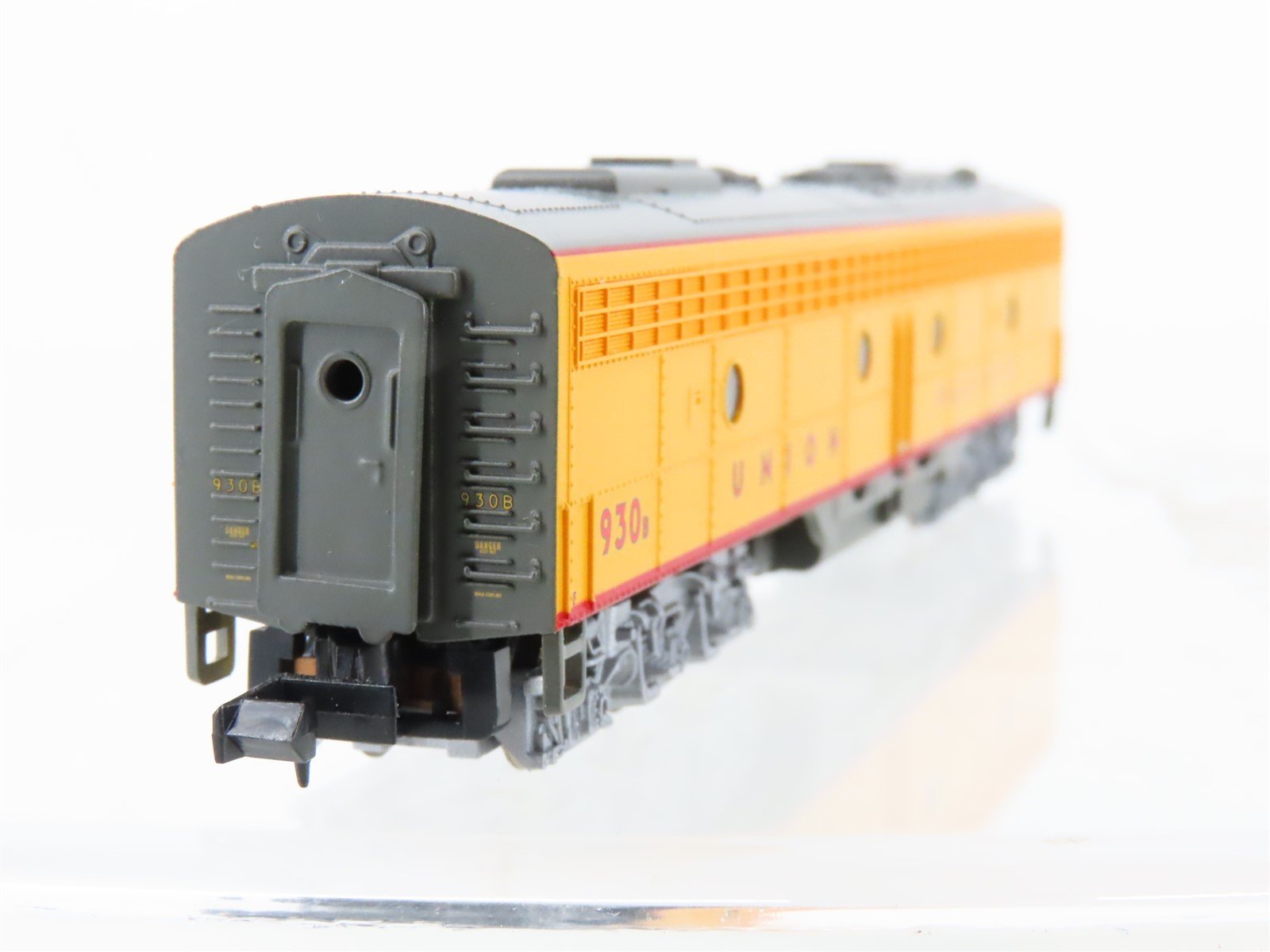 N Scale Life-Like 920-34104 UP Union Pacific E8B Diesel Locomotive #930B