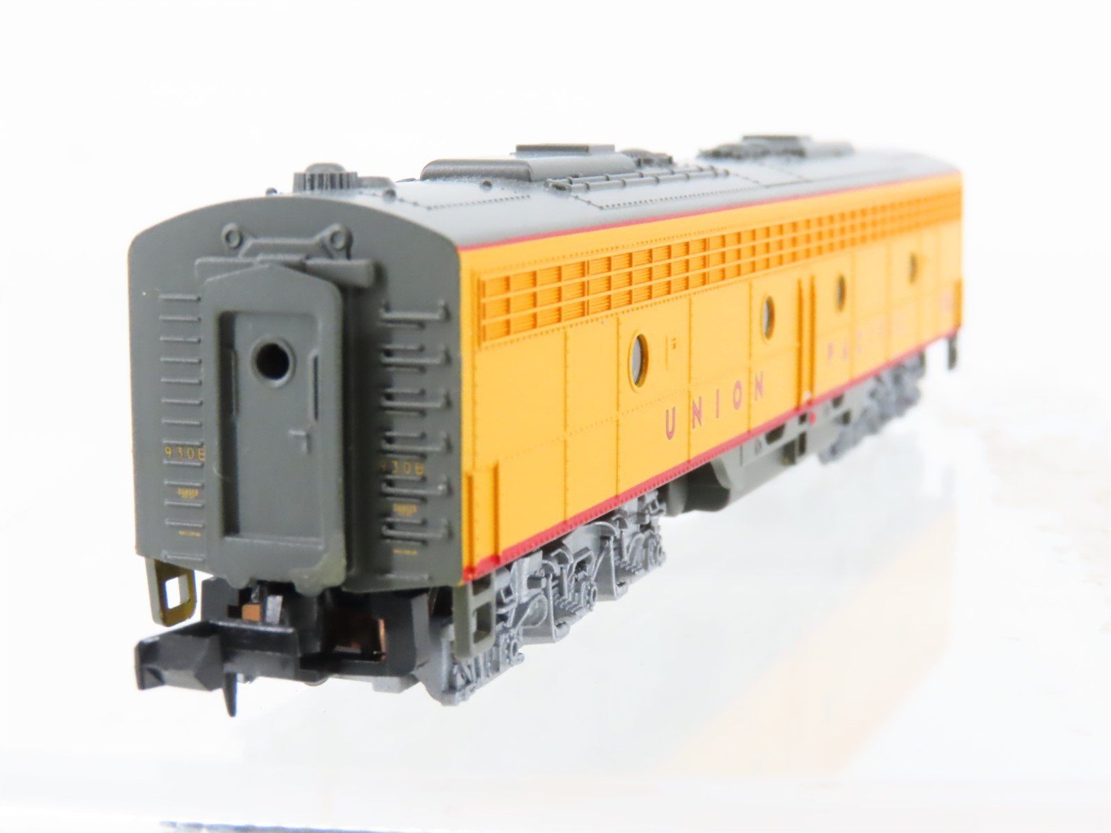 N Scale Life-Like 920-34104 UP Union Pacific E8B Diesel Locomotive #930B