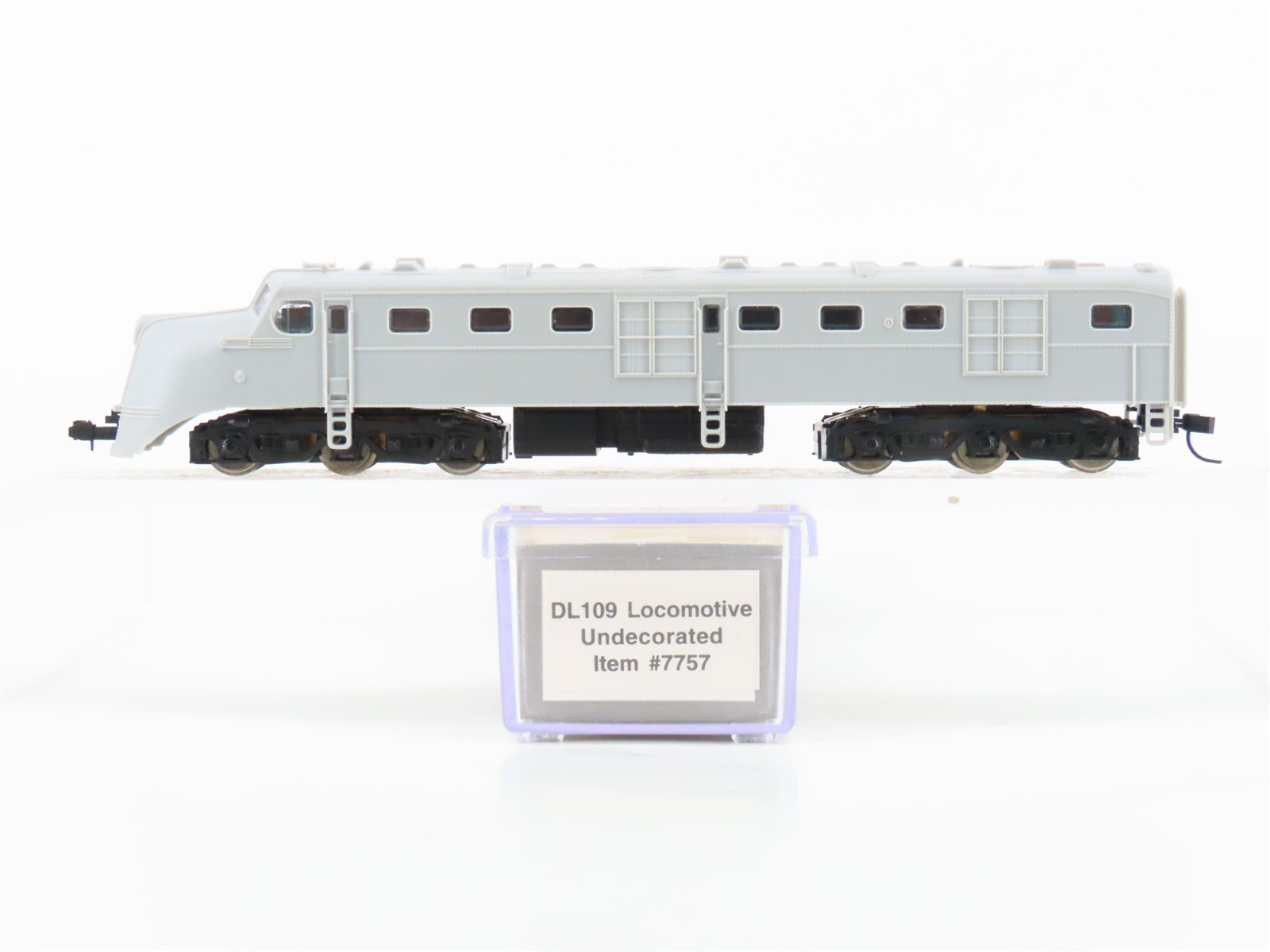 N Scale Life-Like 7757 Undecorated DL109 Diesel Locomotive