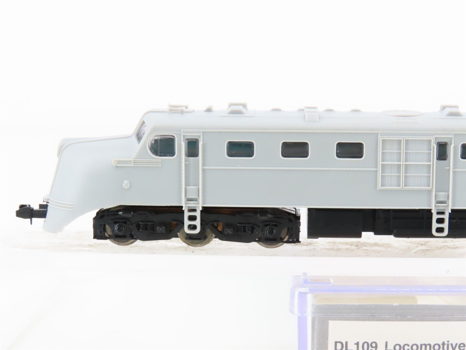 N Scale Life-Like 7757 Undecorated DL109 Diesel Locomotive