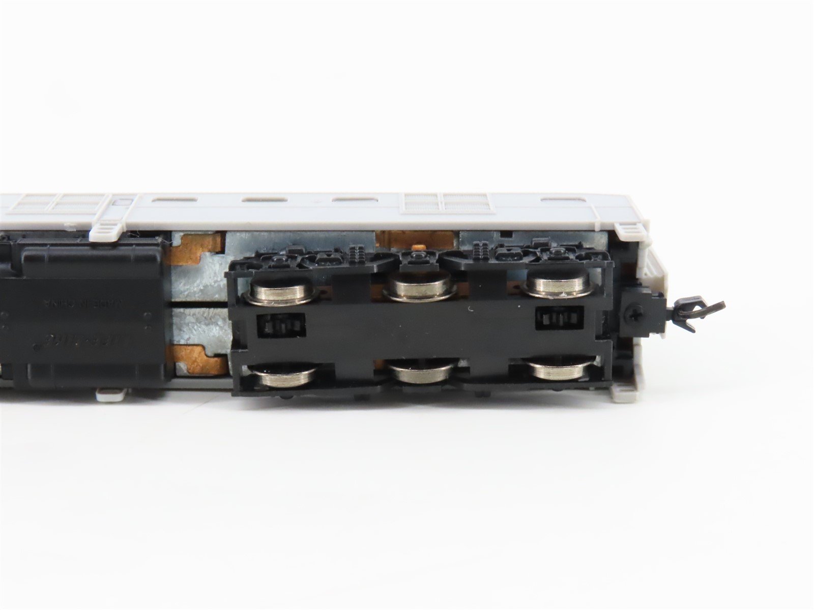 N Scale Life-Like 7757 Undecorated DL109 Diesel Locomotive