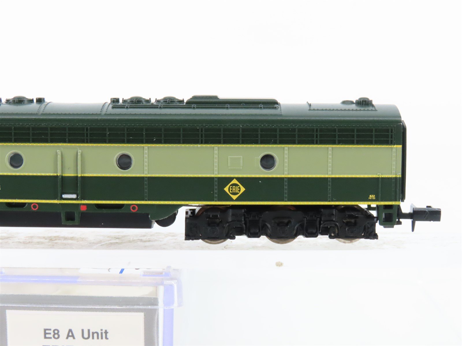 N Scale Life-Like 920-34075 Erie Railway E8A Diesel Locomotive #822