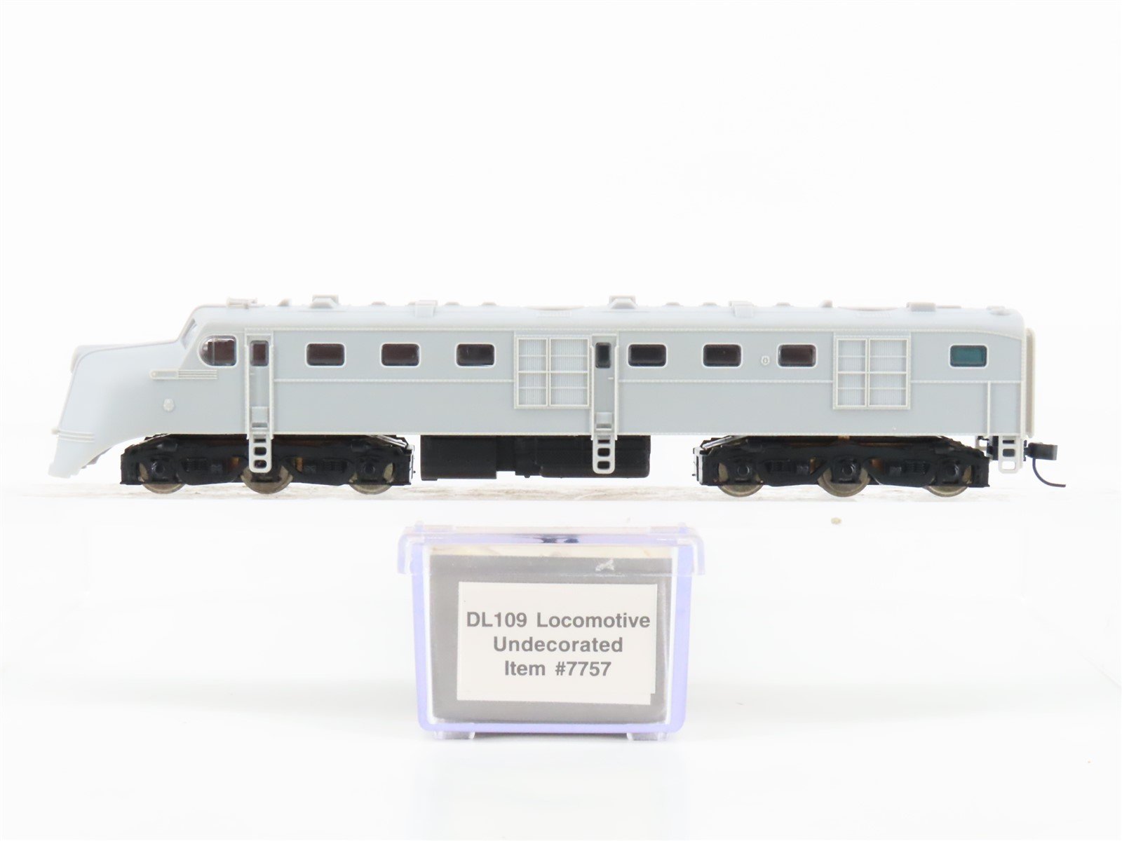 N Scale Life-Like 7757 Undecorated DL109 Diesel Locomotive