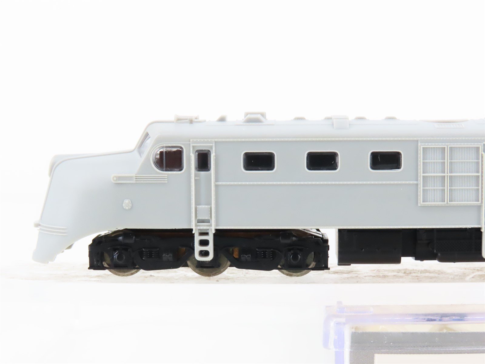 N Scale Life-Like 7757 Undecorated DL109 Diesel Locomotive